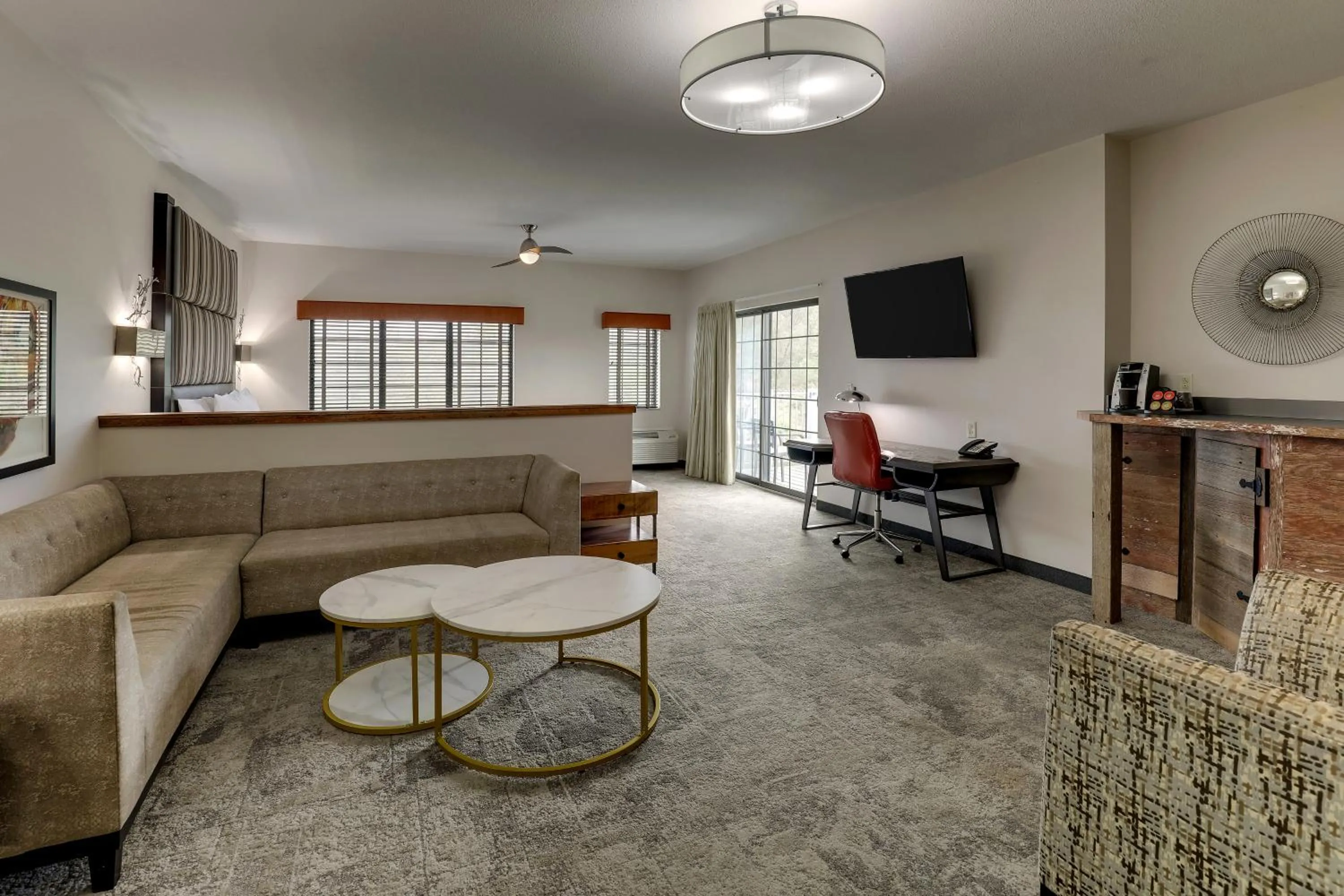 Seating area in Stoney Creek Hotel Kansas City - Independence