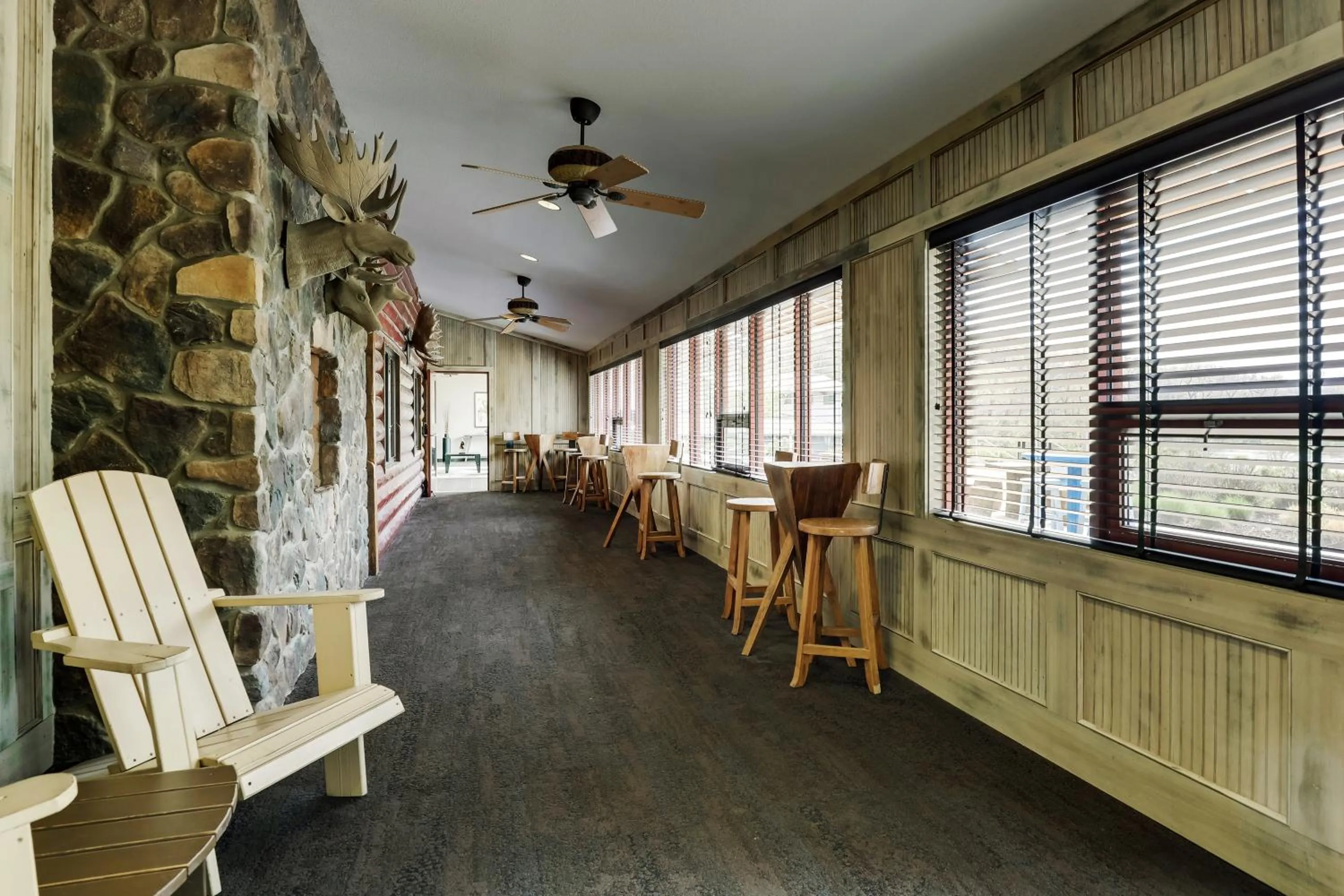 Seating area in Stoney Creek Hotel Kansas City - Independence