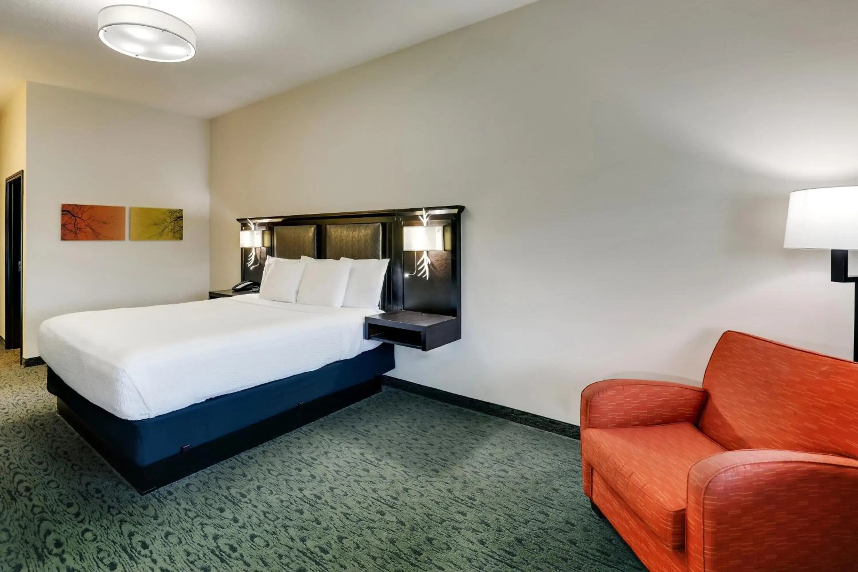 Deluxe King Room in Stoney Creek Hotel Kansas City - Independence Deluxe King Room in Stoney Creek Hotel Kansas City - Independence