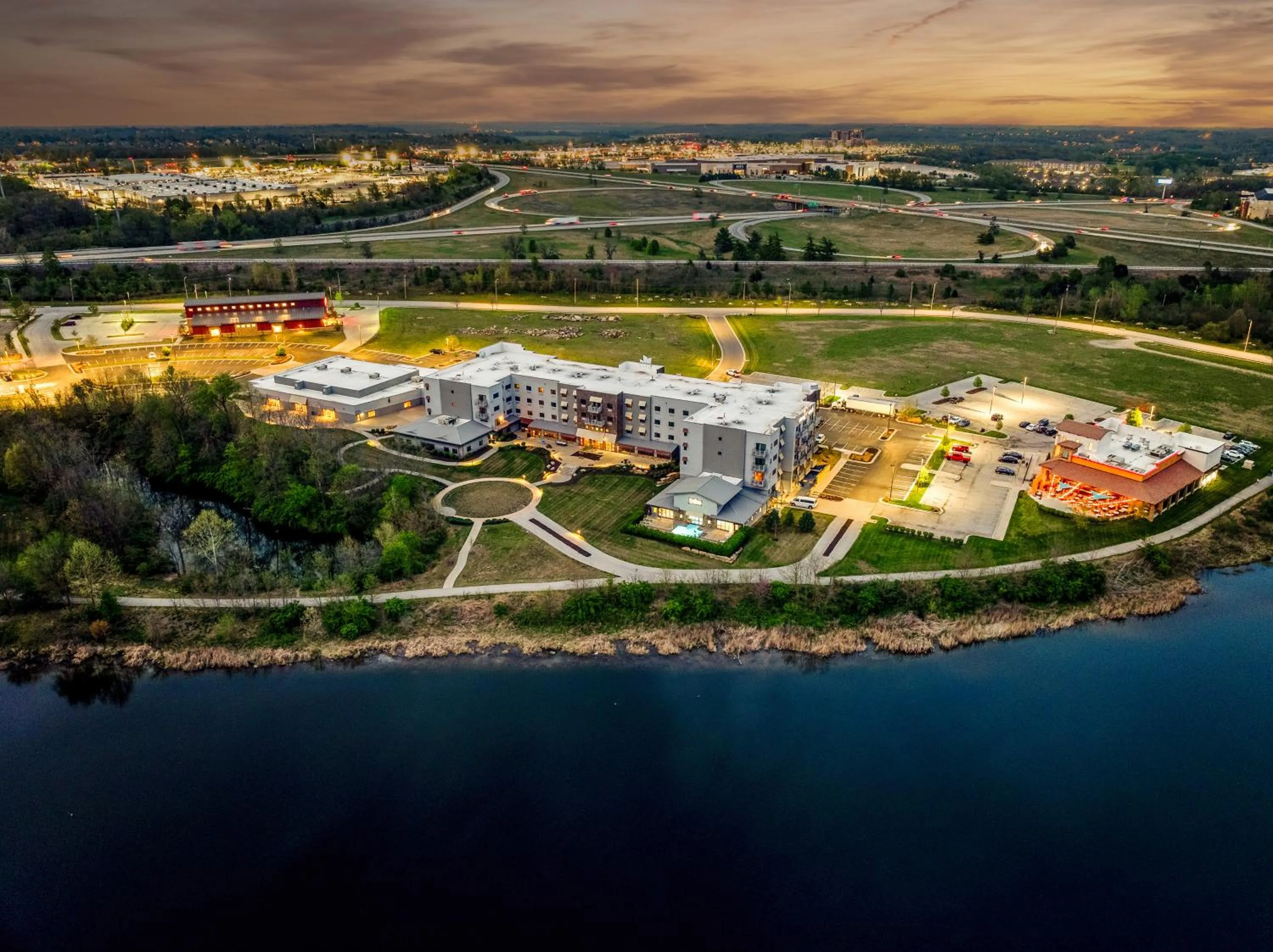 Property building in Stoney Creek Hotel Kansas City - Independence