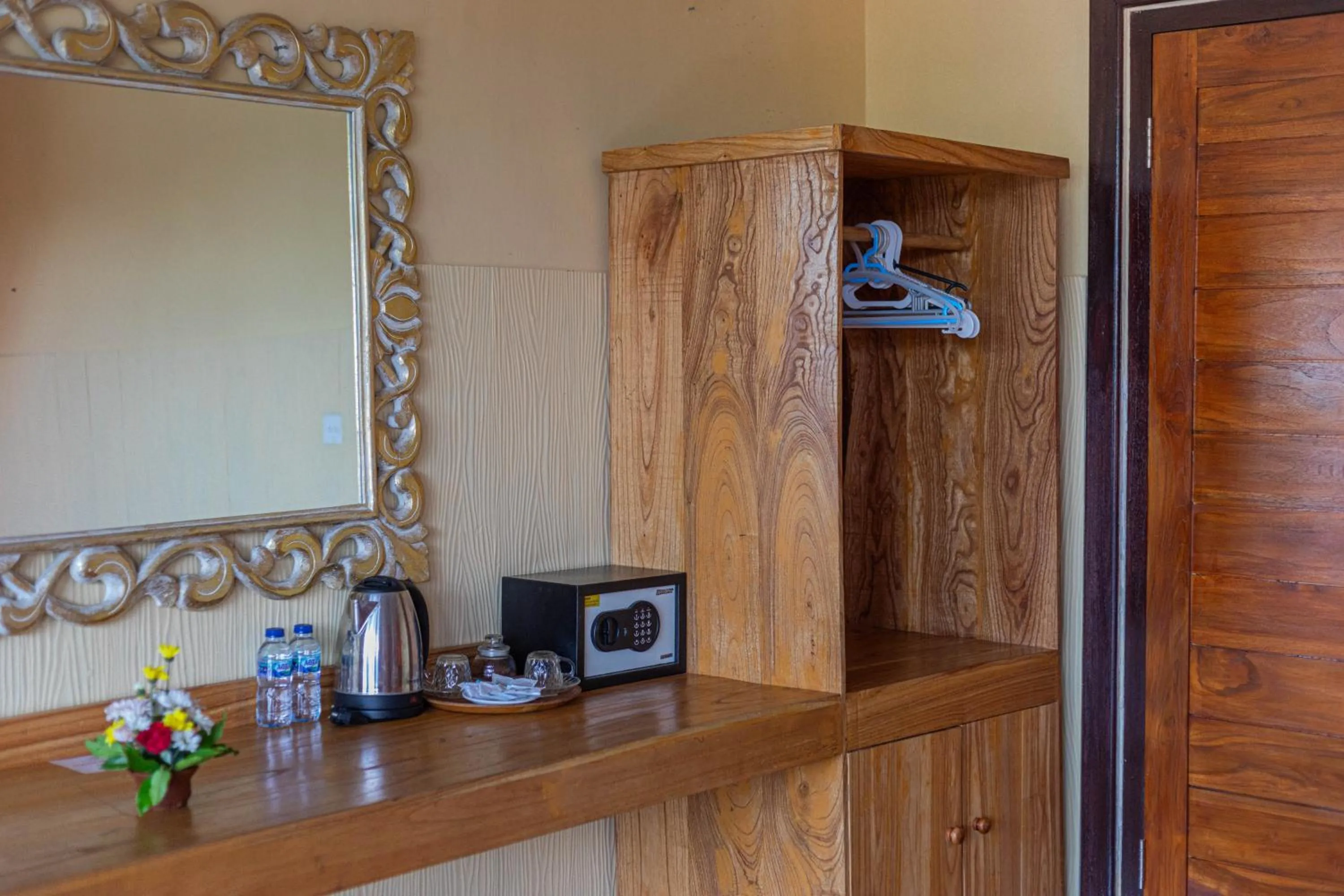 wardrobe in Pondok Kutuh Guest House