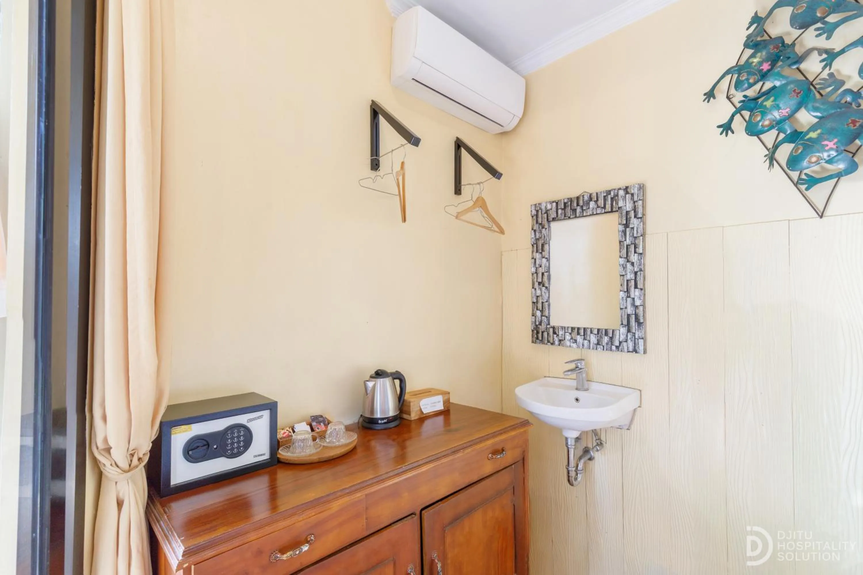 Coffee/tea facilities in Pondok Kutuh Guest House