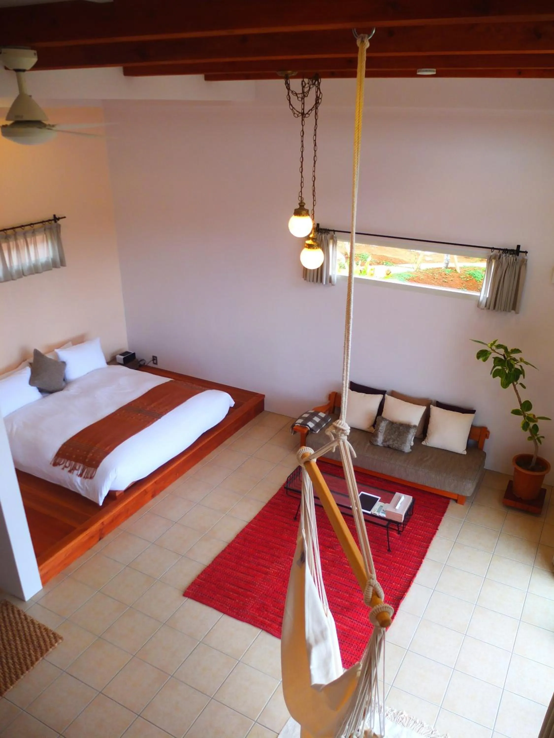 Photo of the whole room in Somos