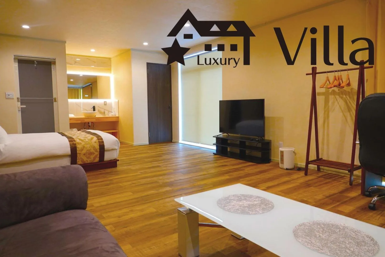 Bedroom, Bed in Meteor Garden