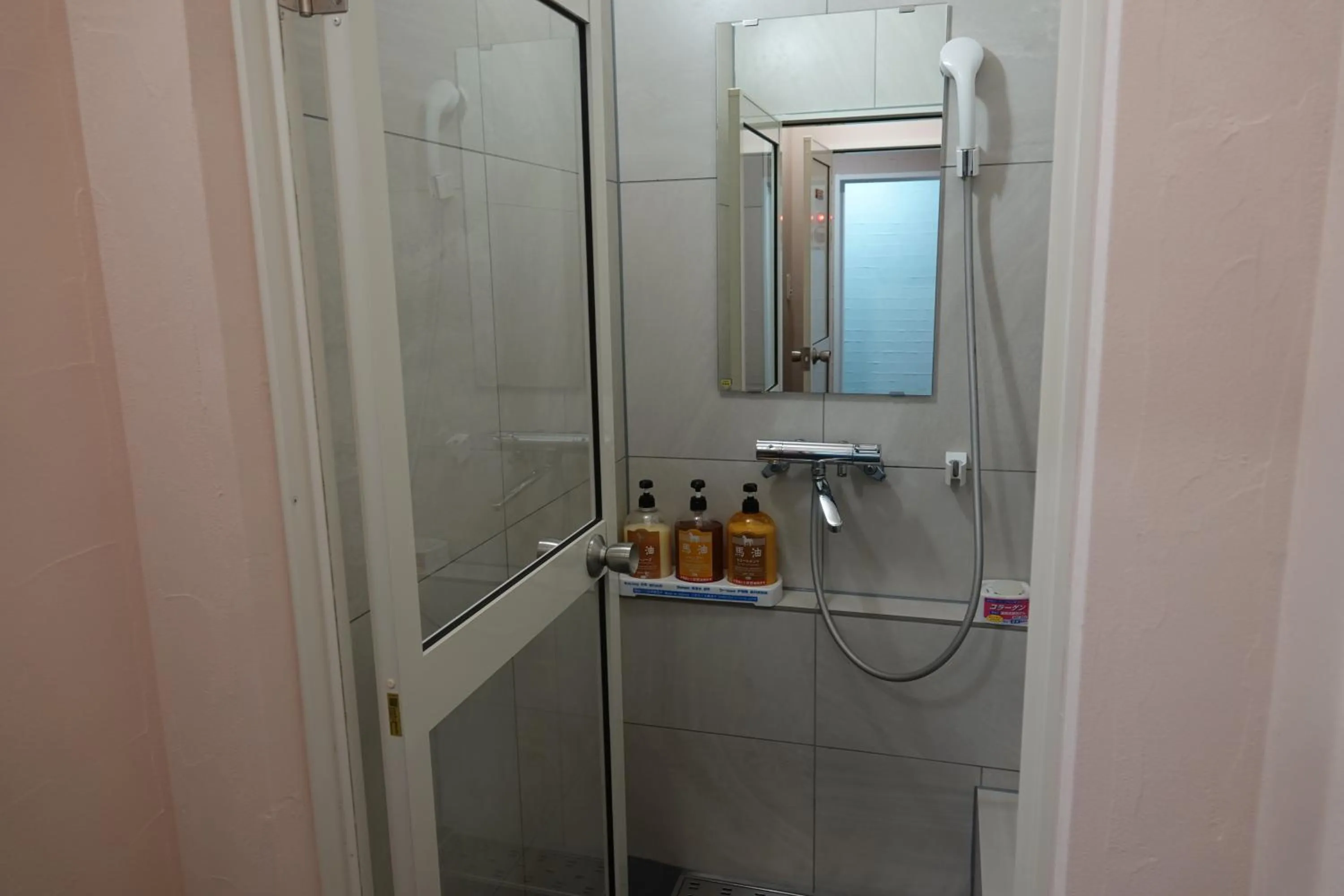 Shower in Meteor Garden