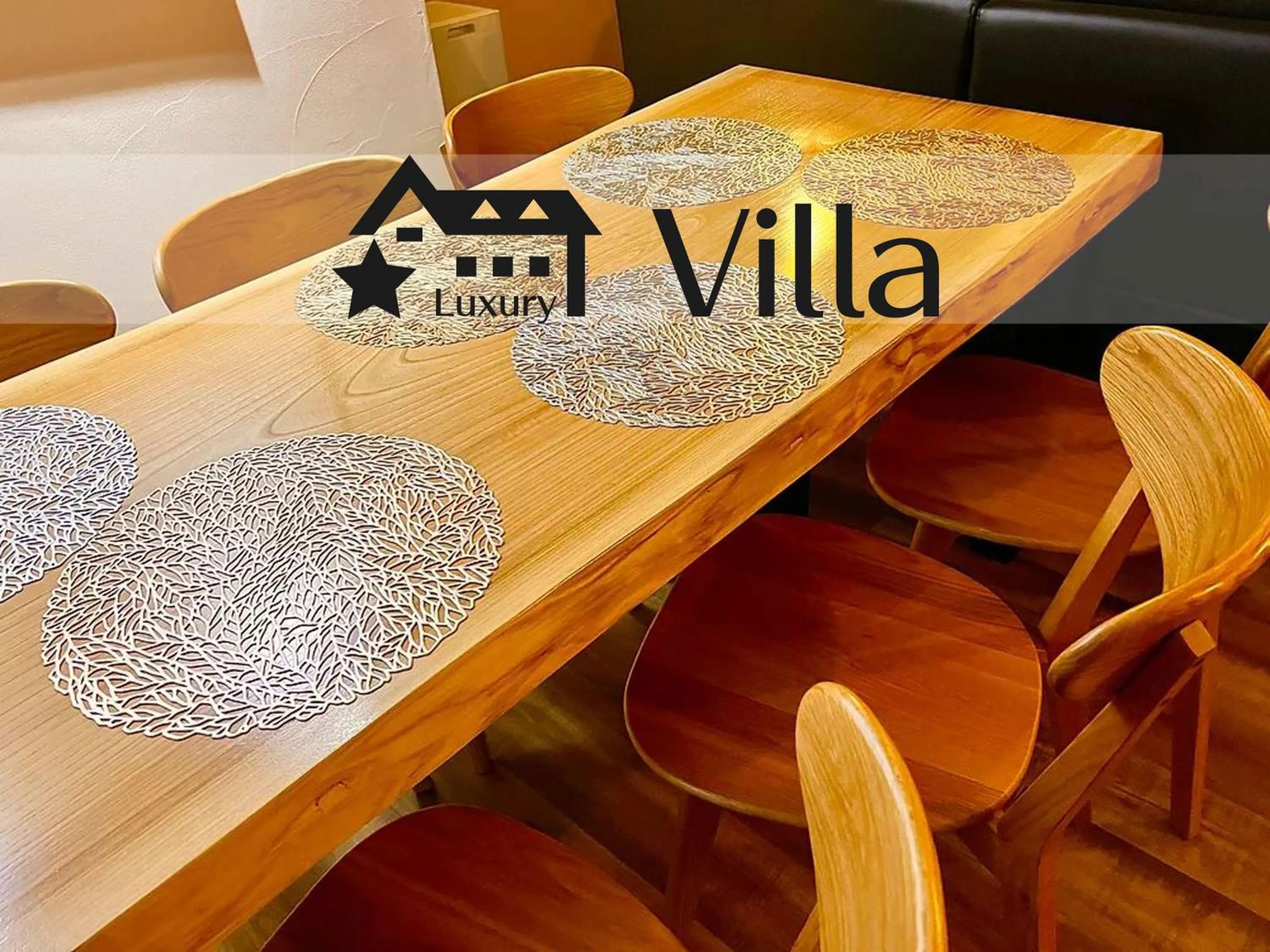 Dining area in Meteor Garden