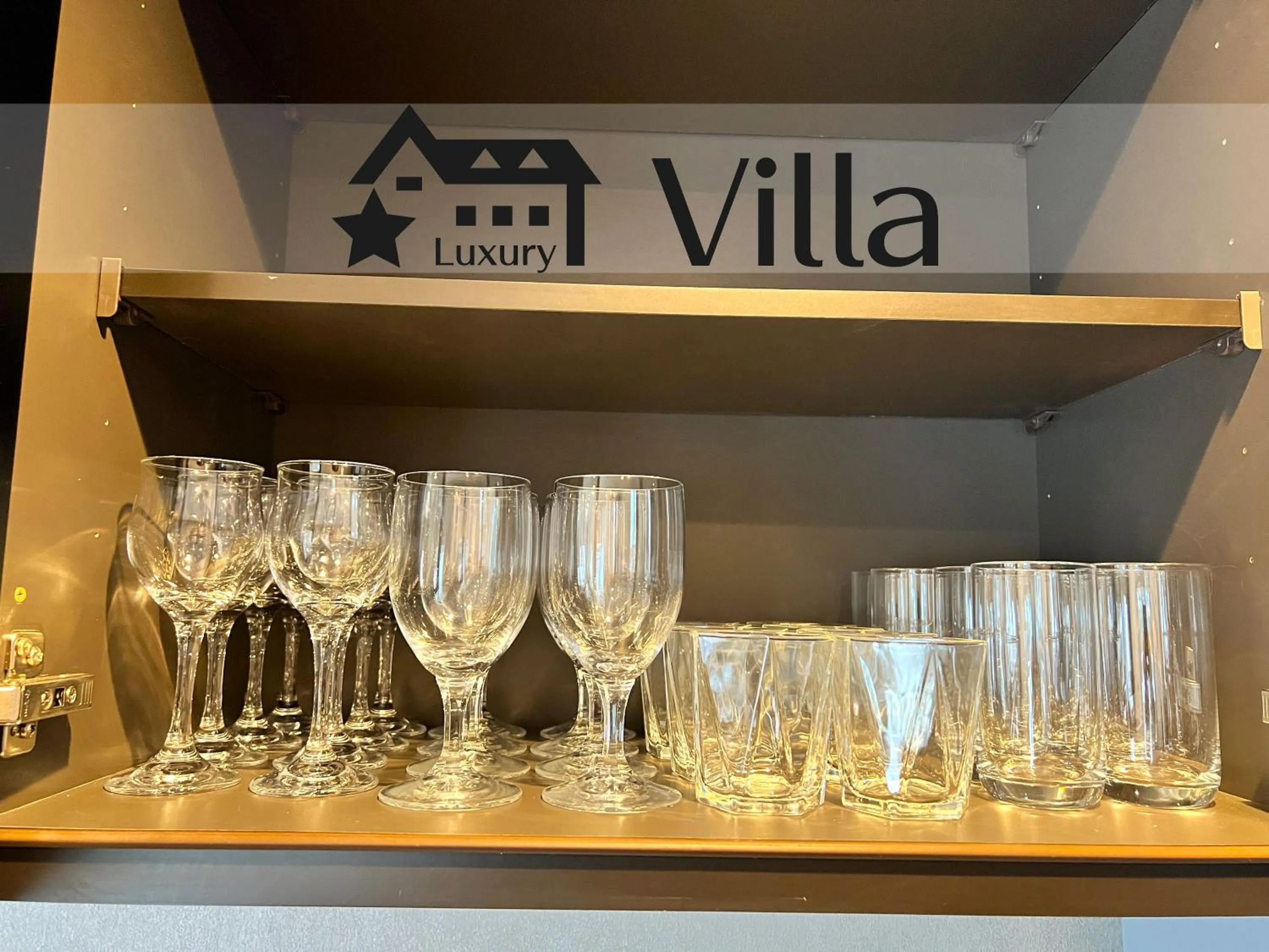 Kitchen or kitchenette in Meteor Garden