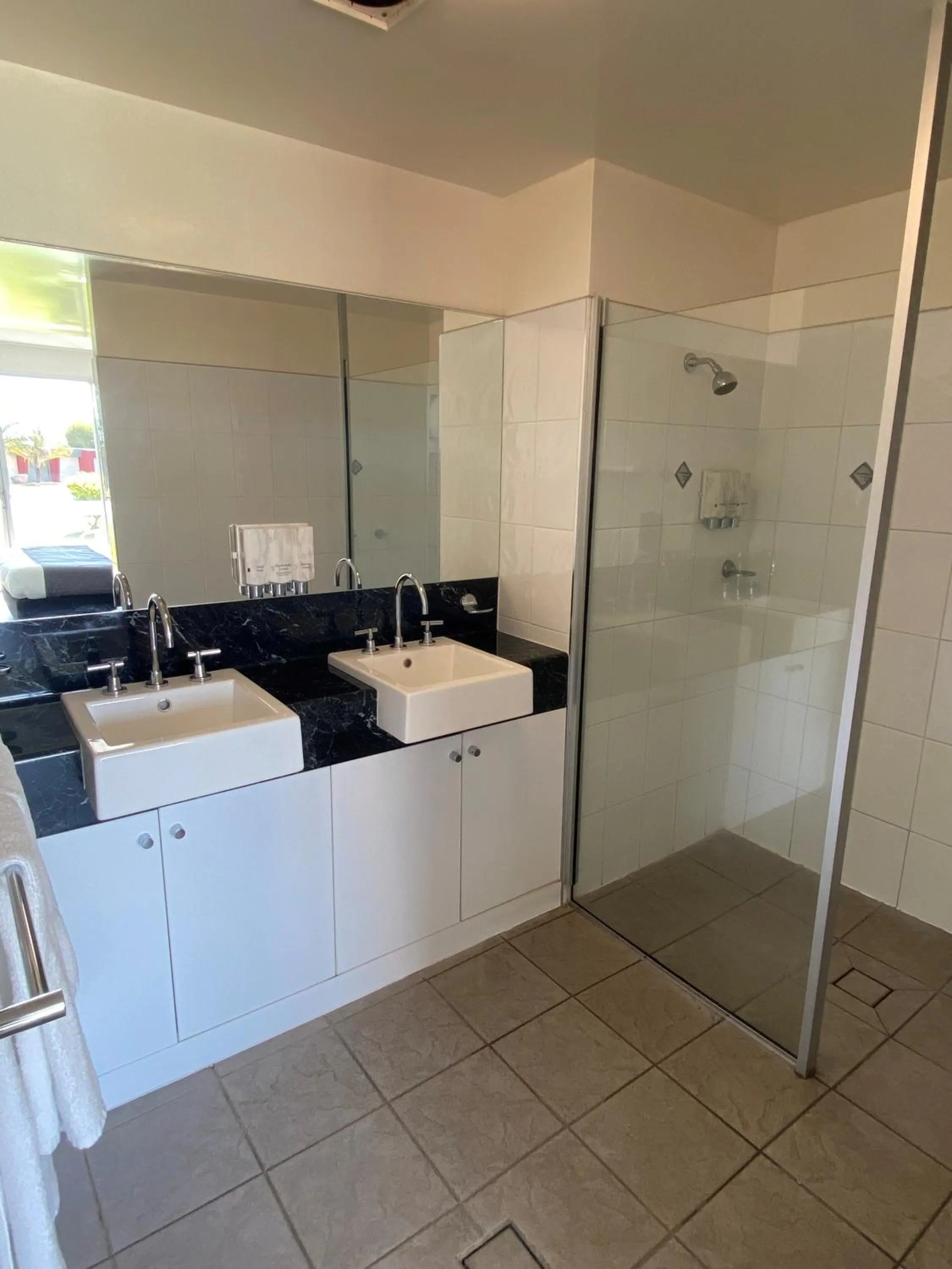 Shower in Country Roads Motor Inn Dysart