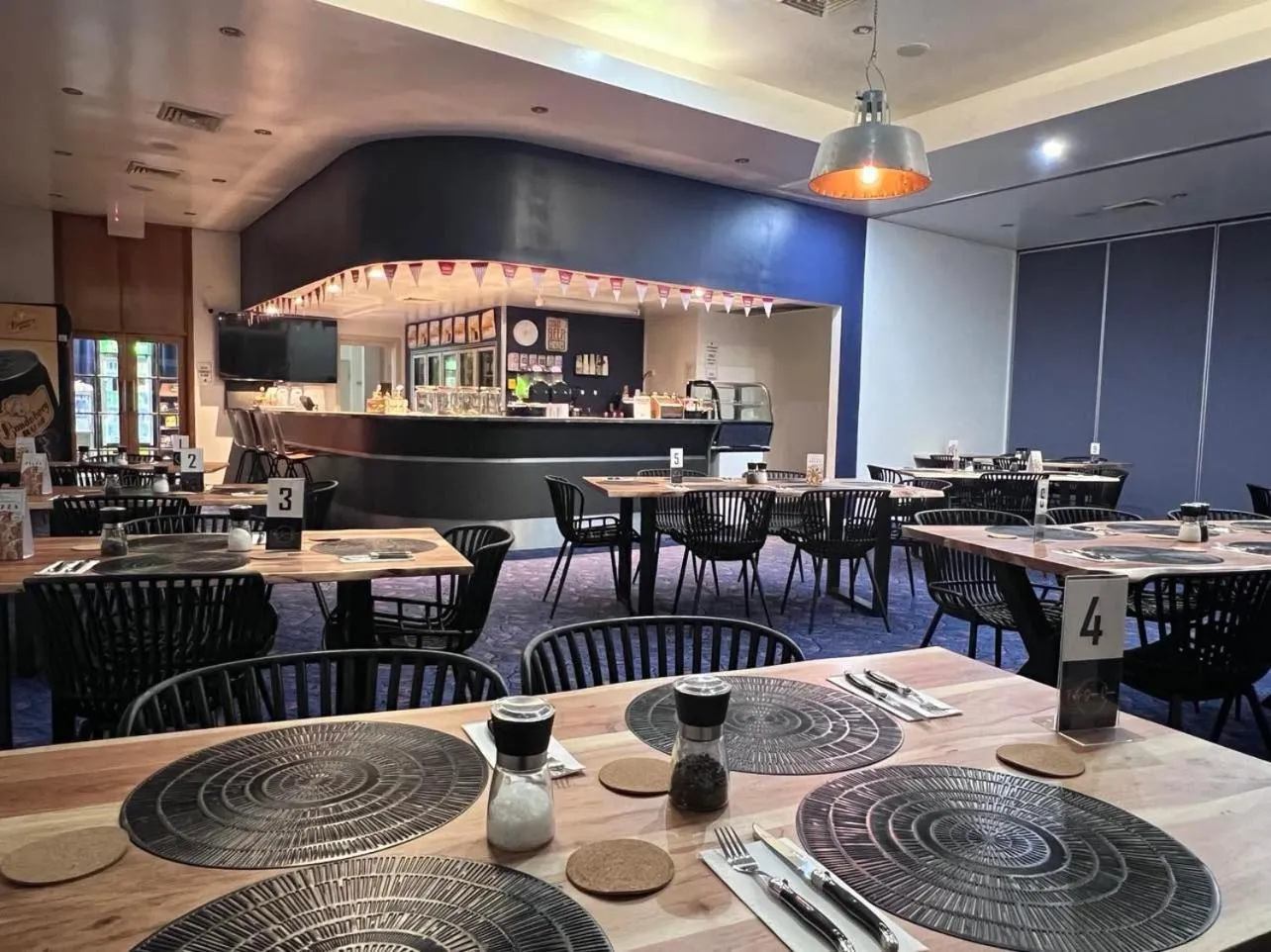 Restaurant/places to eat in Country Roads Motor Inn Dysart