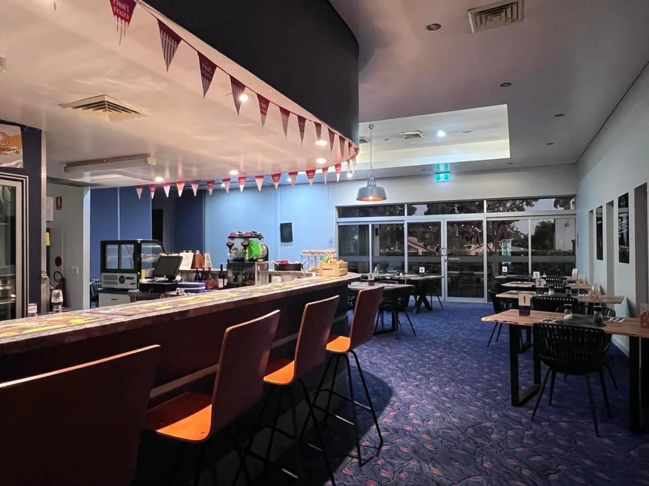 Restaurant/places to eat in Country Roads Motor Inn Dysart