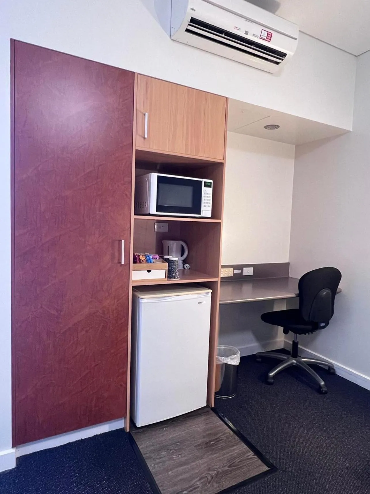 hair dresser in Country Roads Motor Inn Dysart