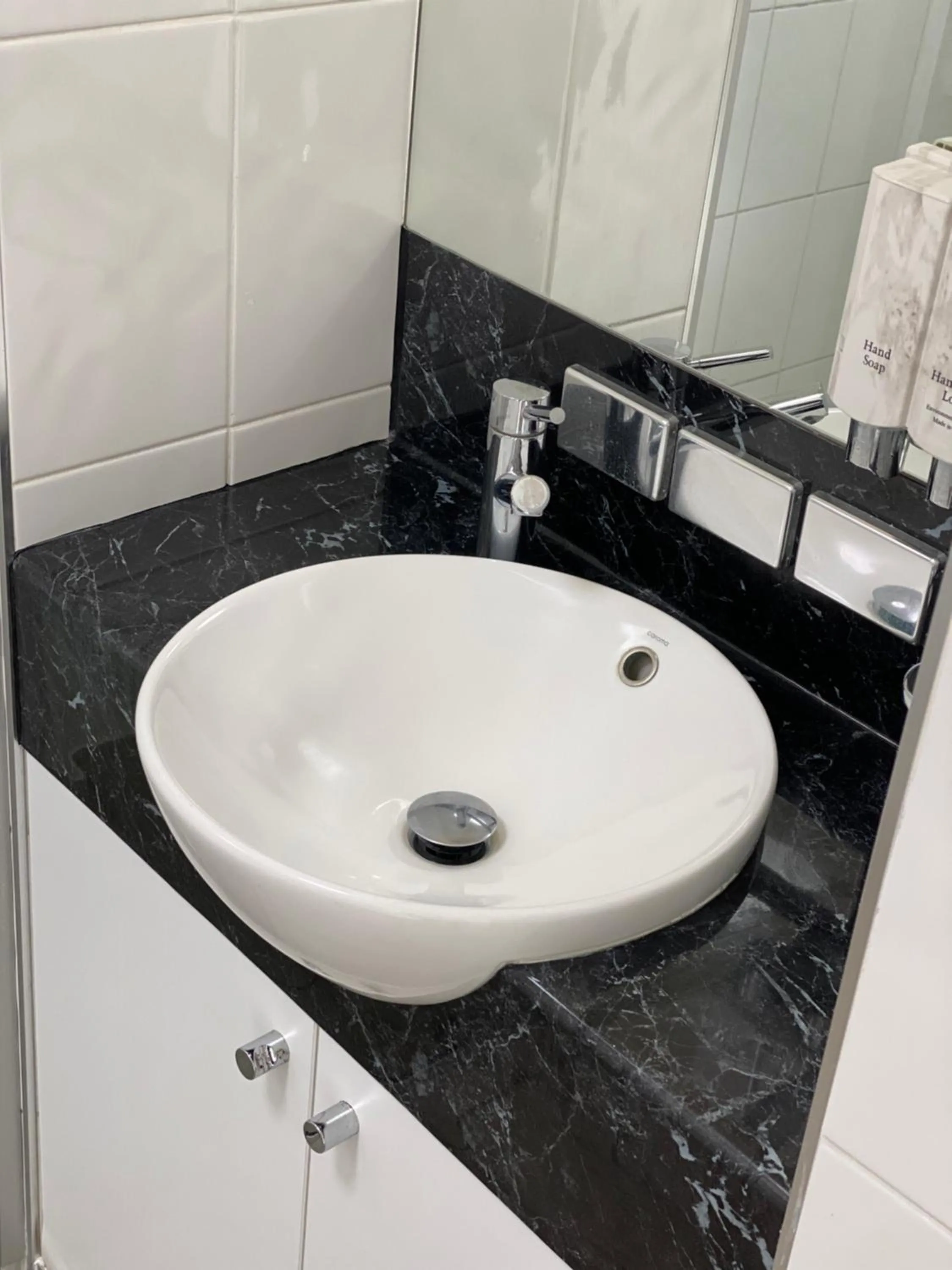 Bathroom in Country Roads Motor Inn Dysart