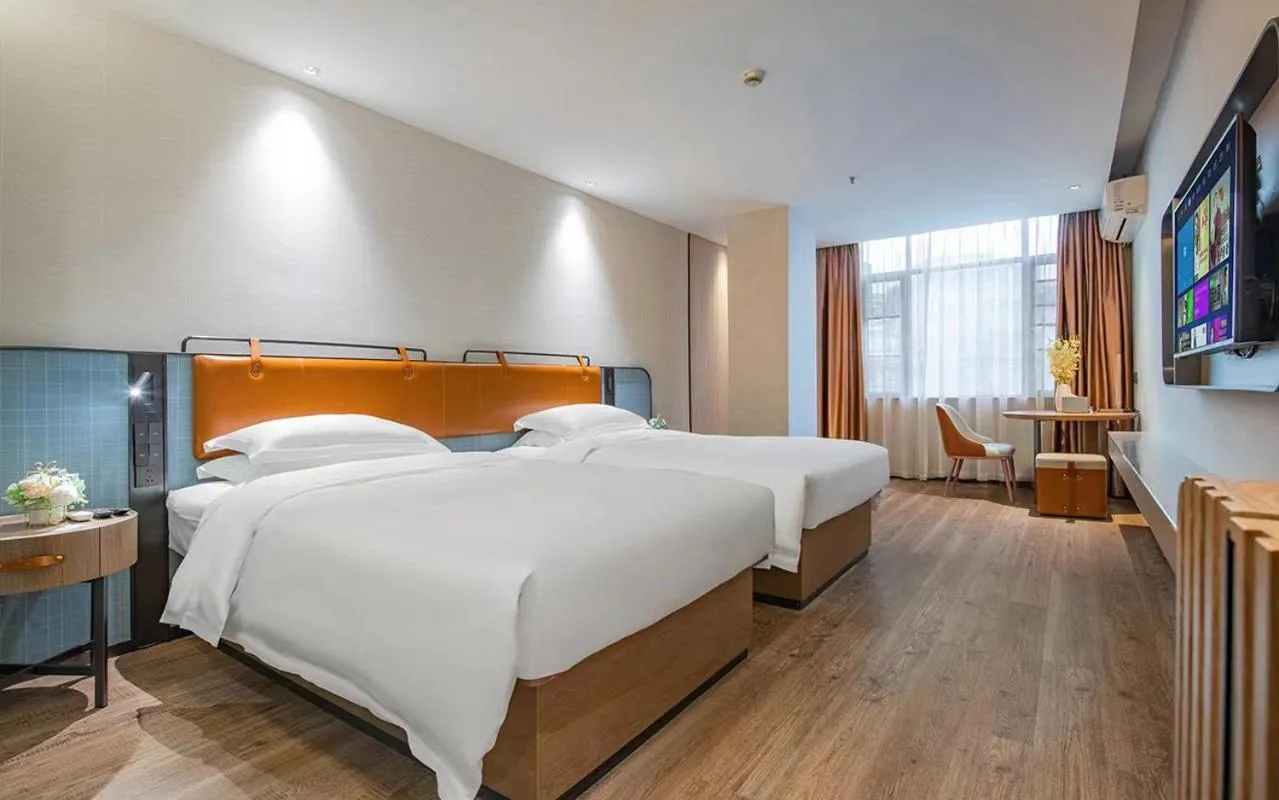 Bed in Echarm Hotel Guangzhou Jiahe Helong Branch