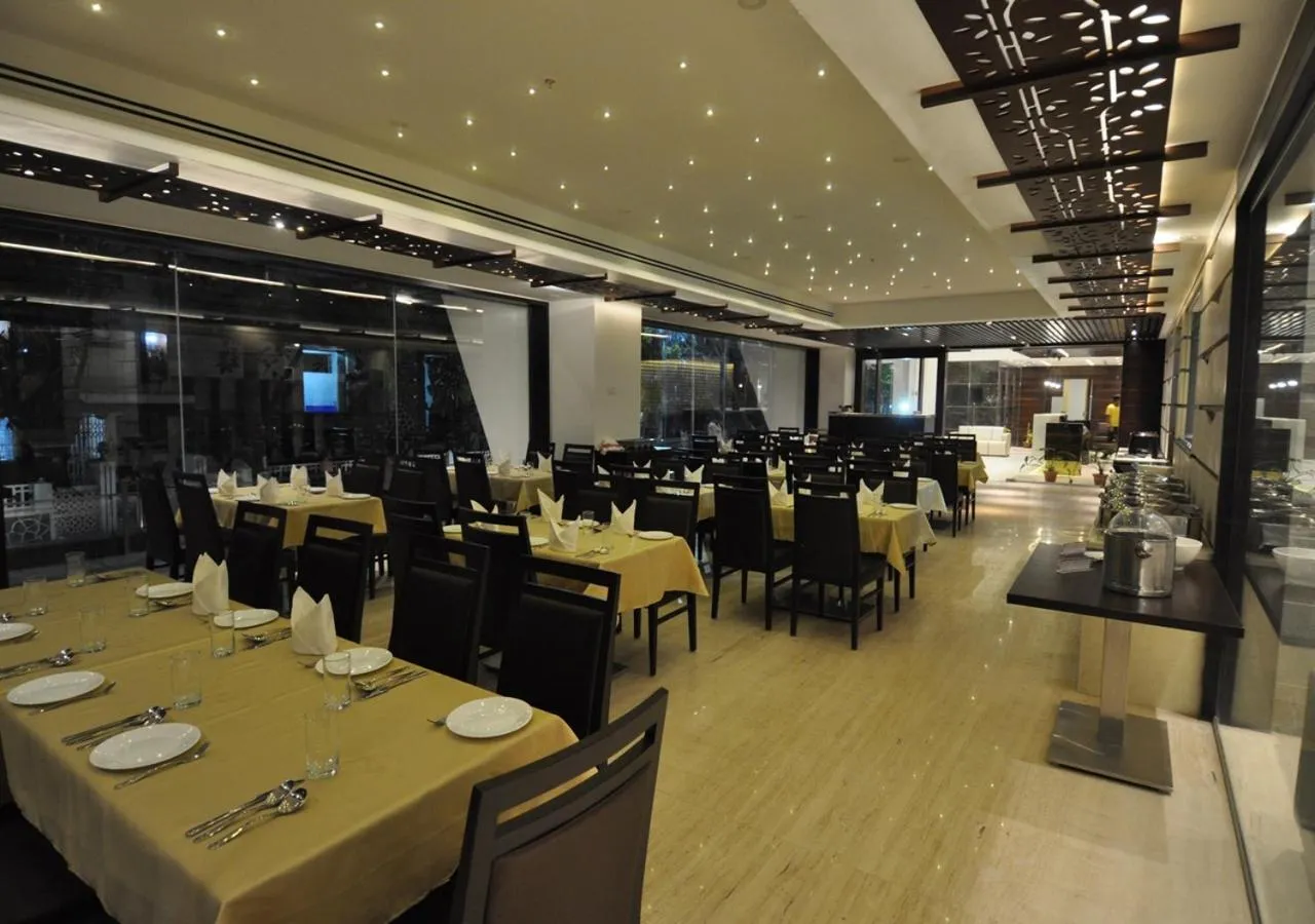Restaurant/places to eat in Tarawade Clarks Inn Pune