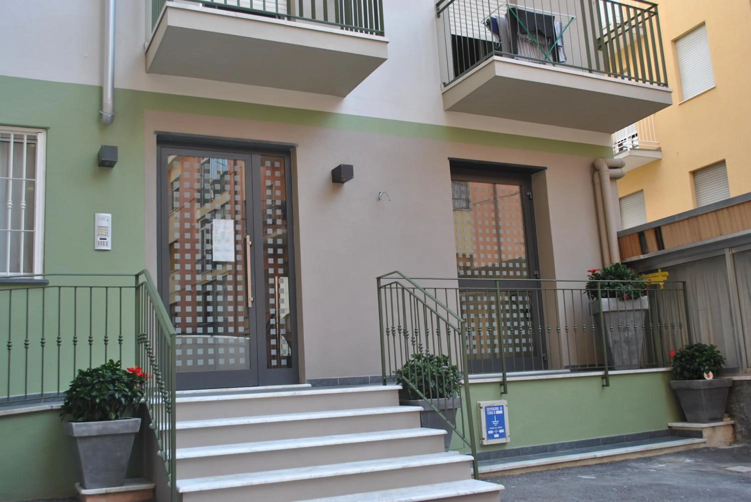 Property building in Hotel Residence Laigueglia free parking