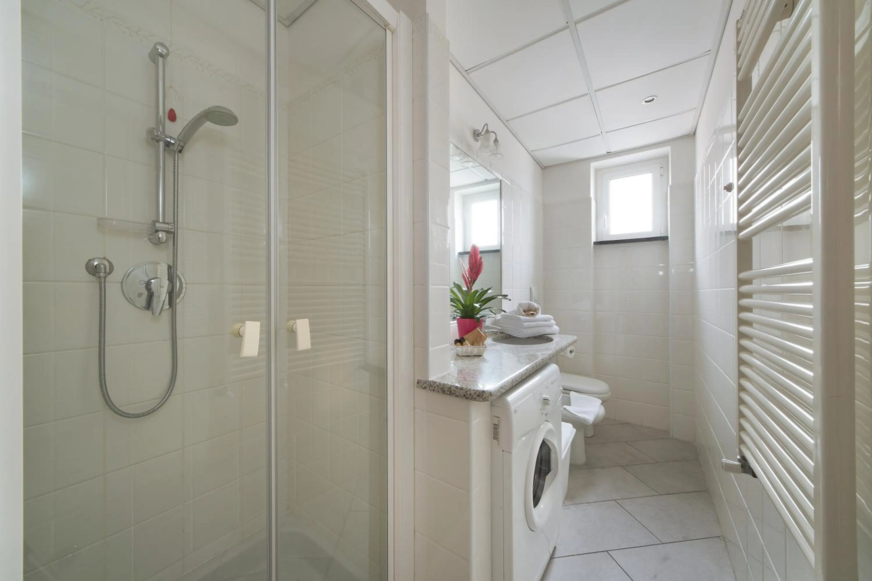 Bathroom in Hotel Residence Laigueglia free parking