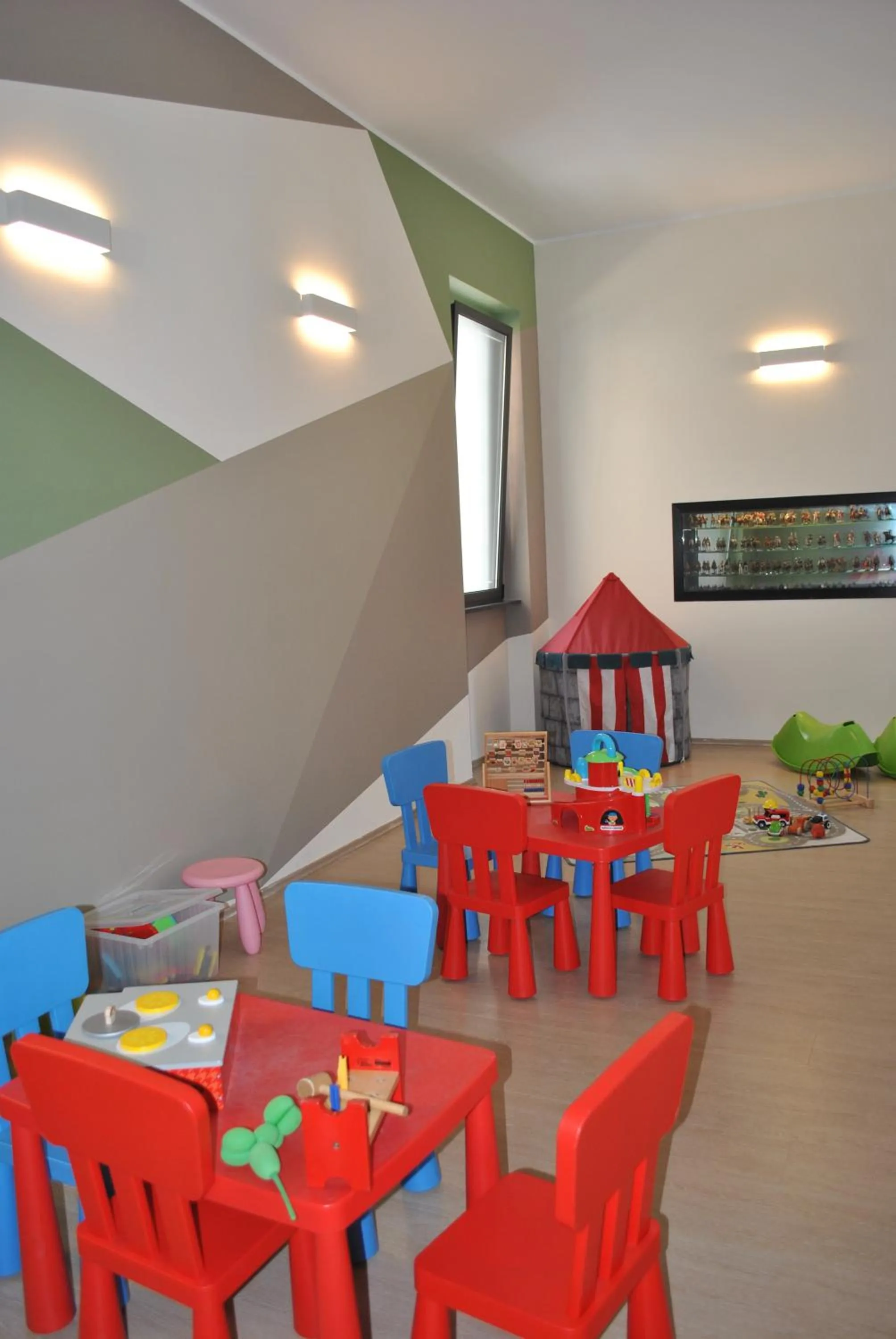Children play ground in Hotel Residence Laigueglia free parking