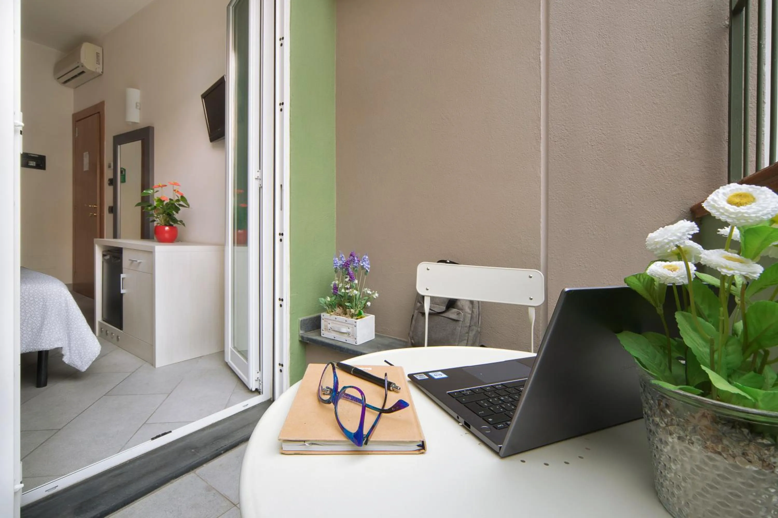 Balcony/Terrace in Hotel Residence Laigueglia free parking