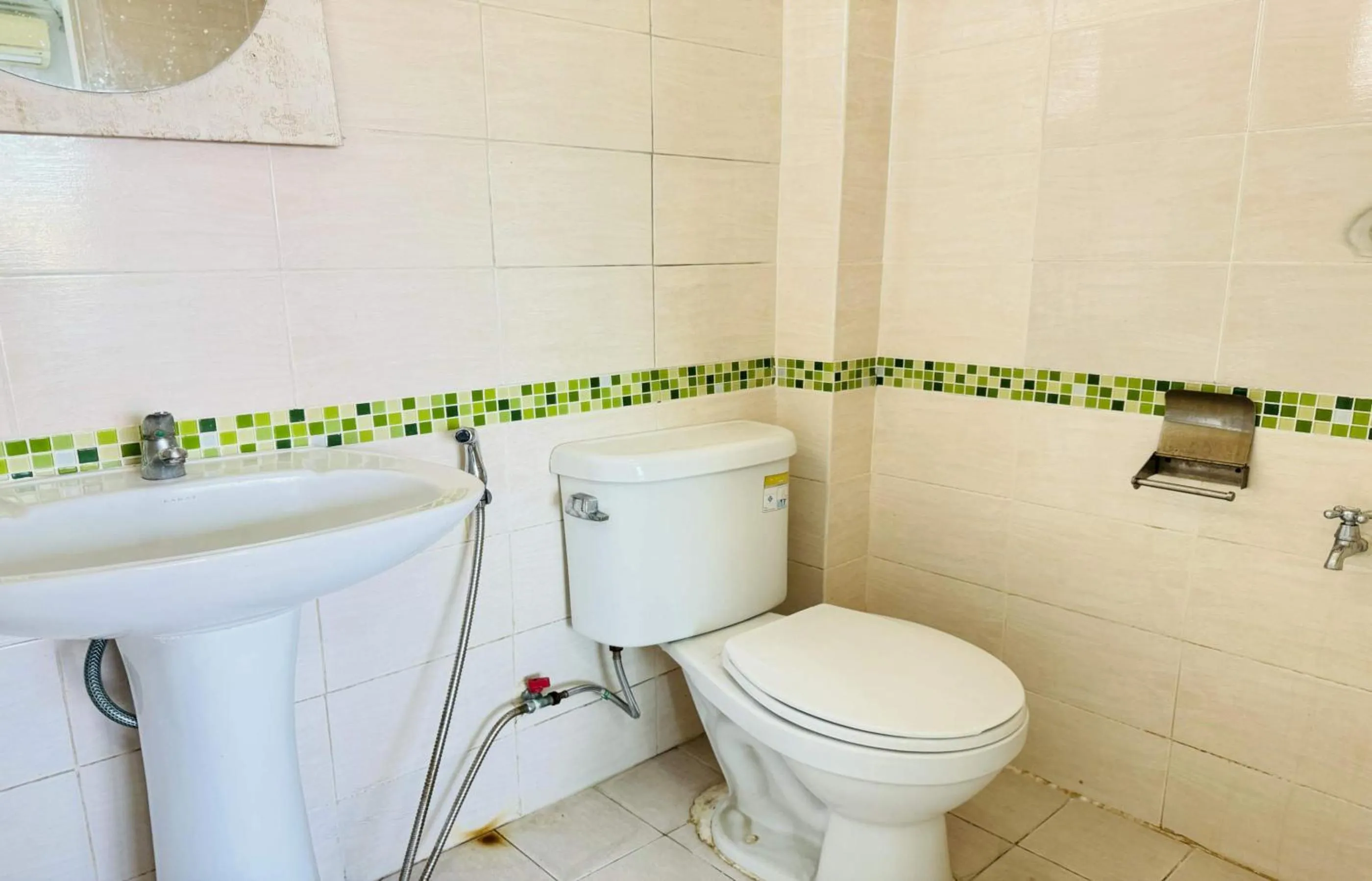 Bathroom in Hotel O Bupatara Chiangmai