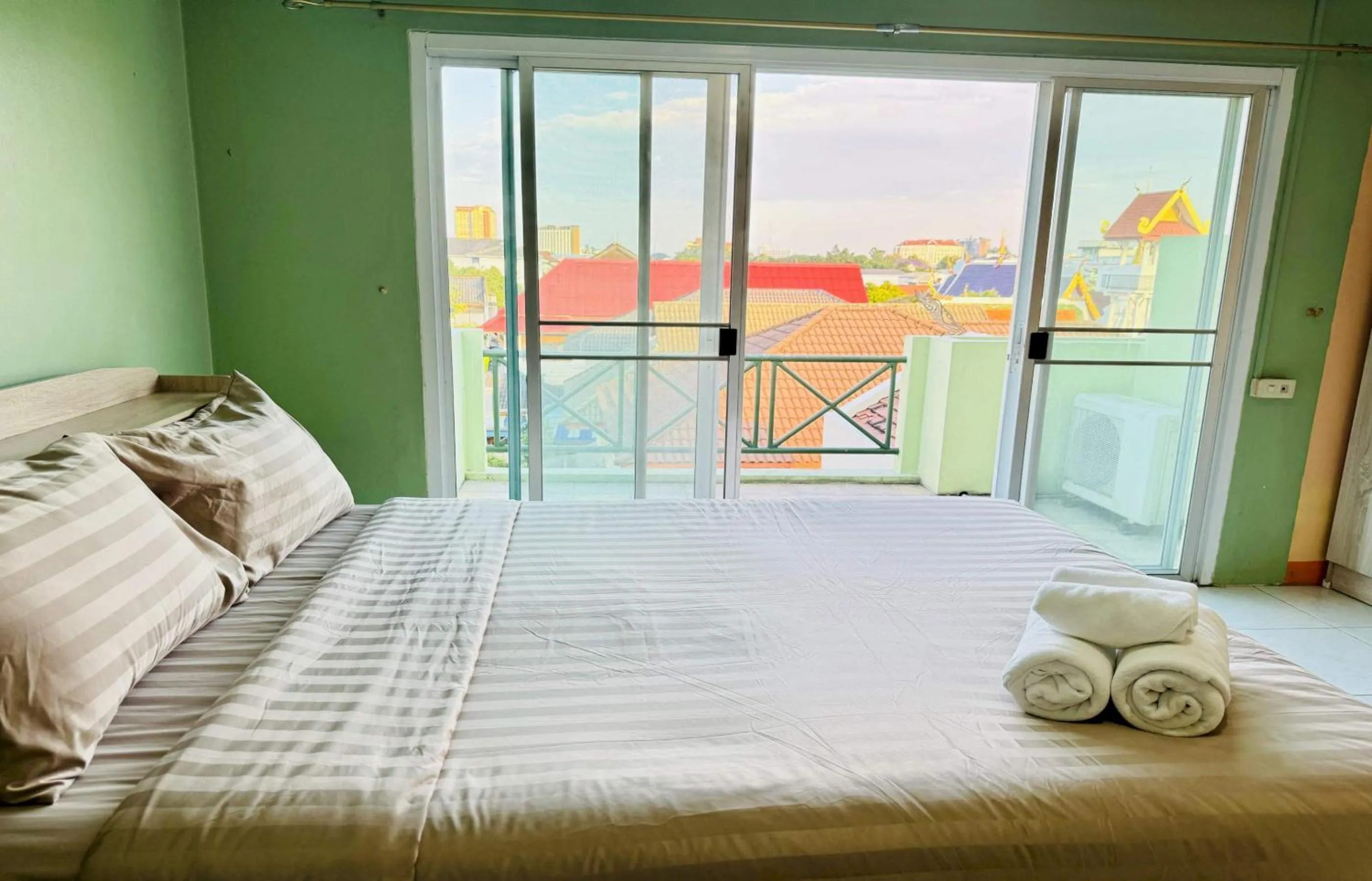 Photo of the whole room, Bed in Hotel O Bupatara Chiangmai