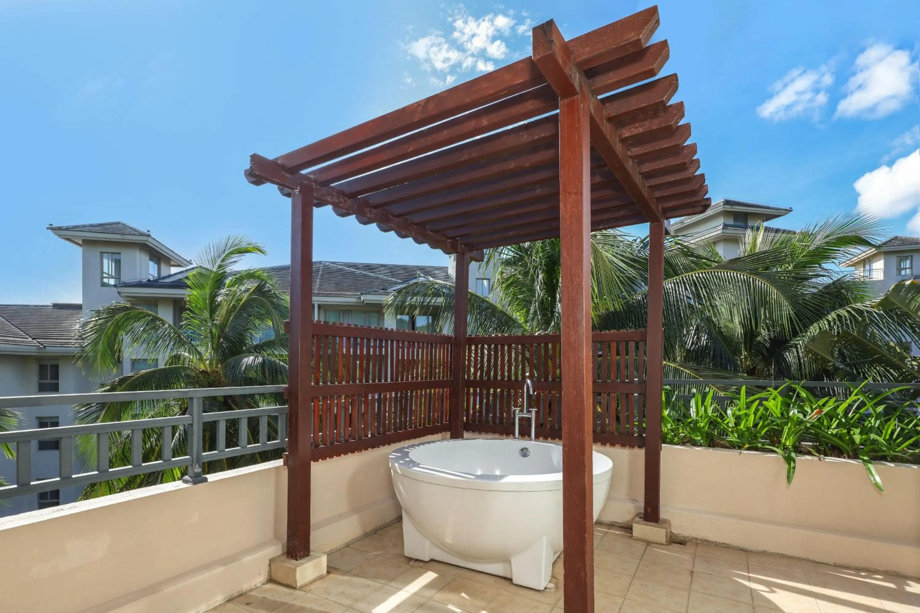 Balcony/Terrace in Grand Mercure Sanya Yalong Bay