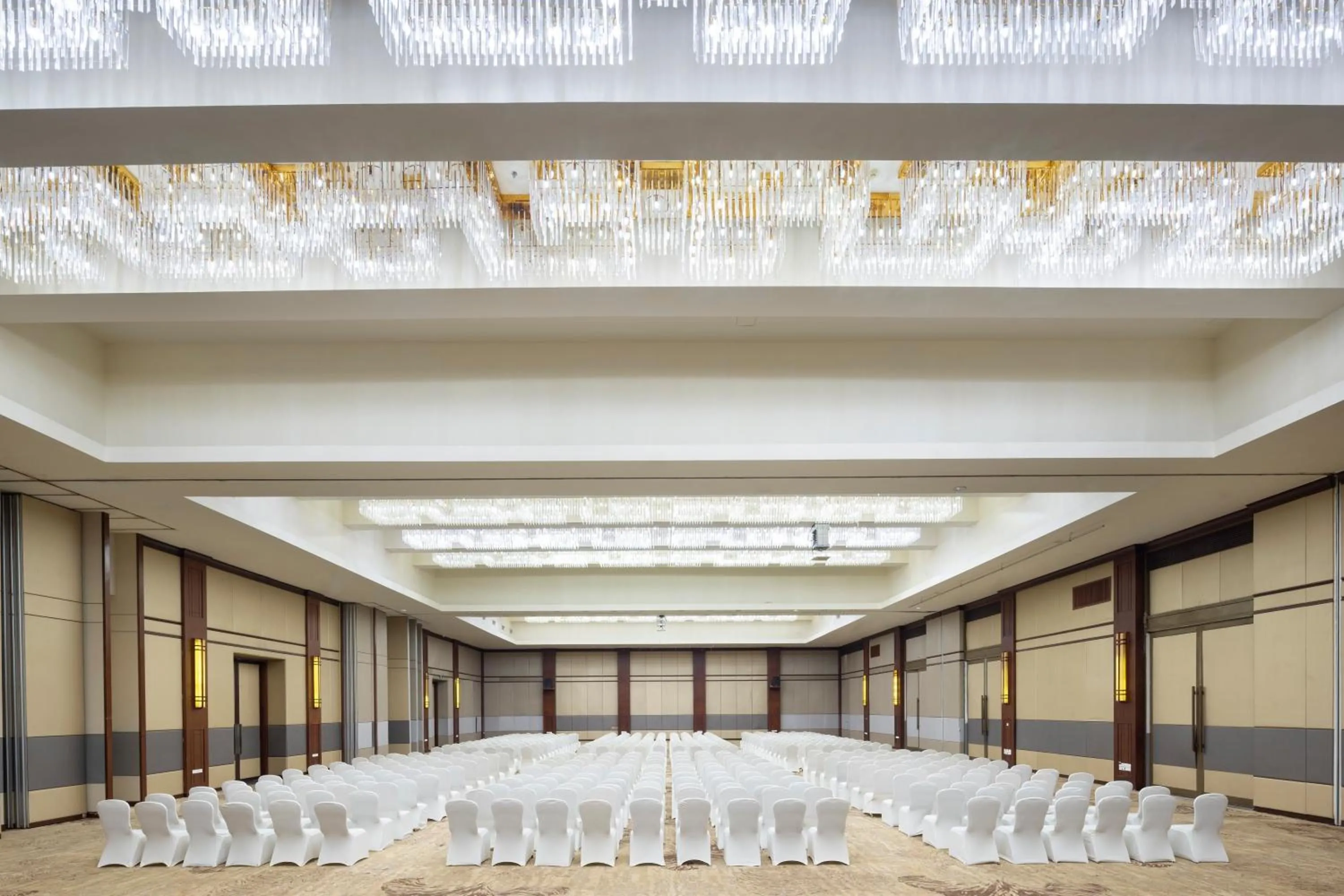 Meeting/conference room in Grand Mercure Sanya Yalong Bay