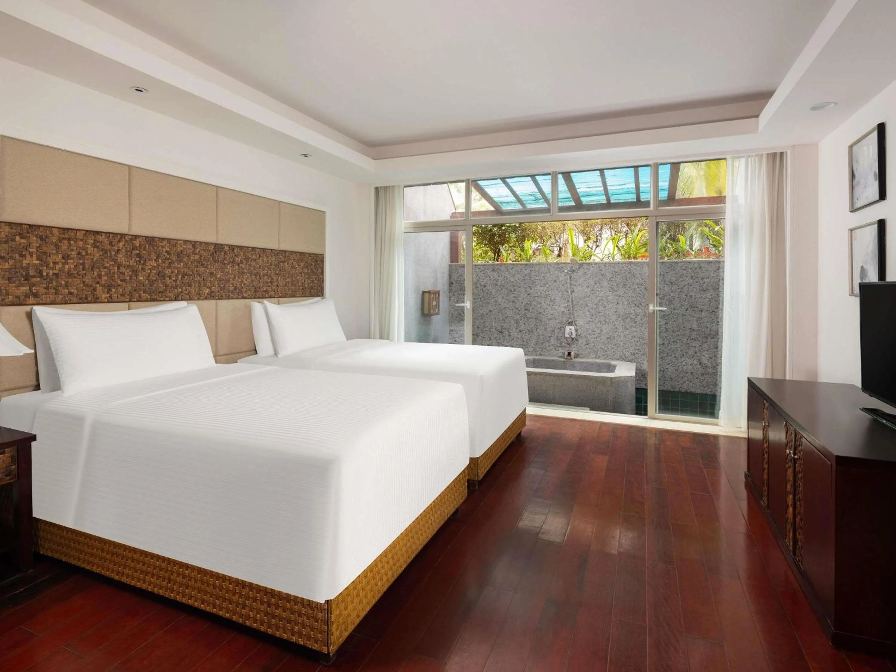 Bedroom, Bed in Grand Mercure Sanya Yalong Bay