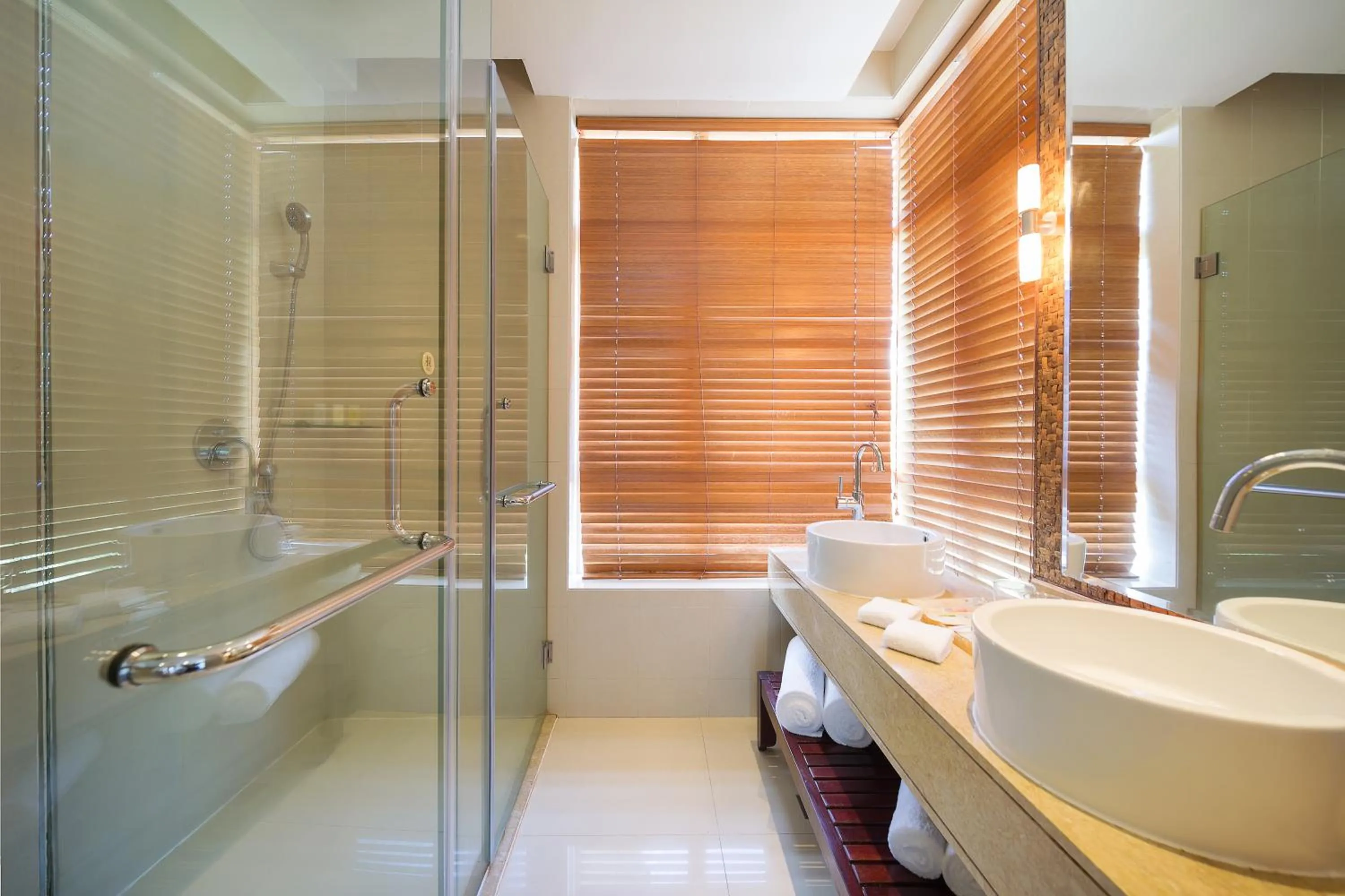 Toilet in Grand Mercure Sanya Yalong Bay