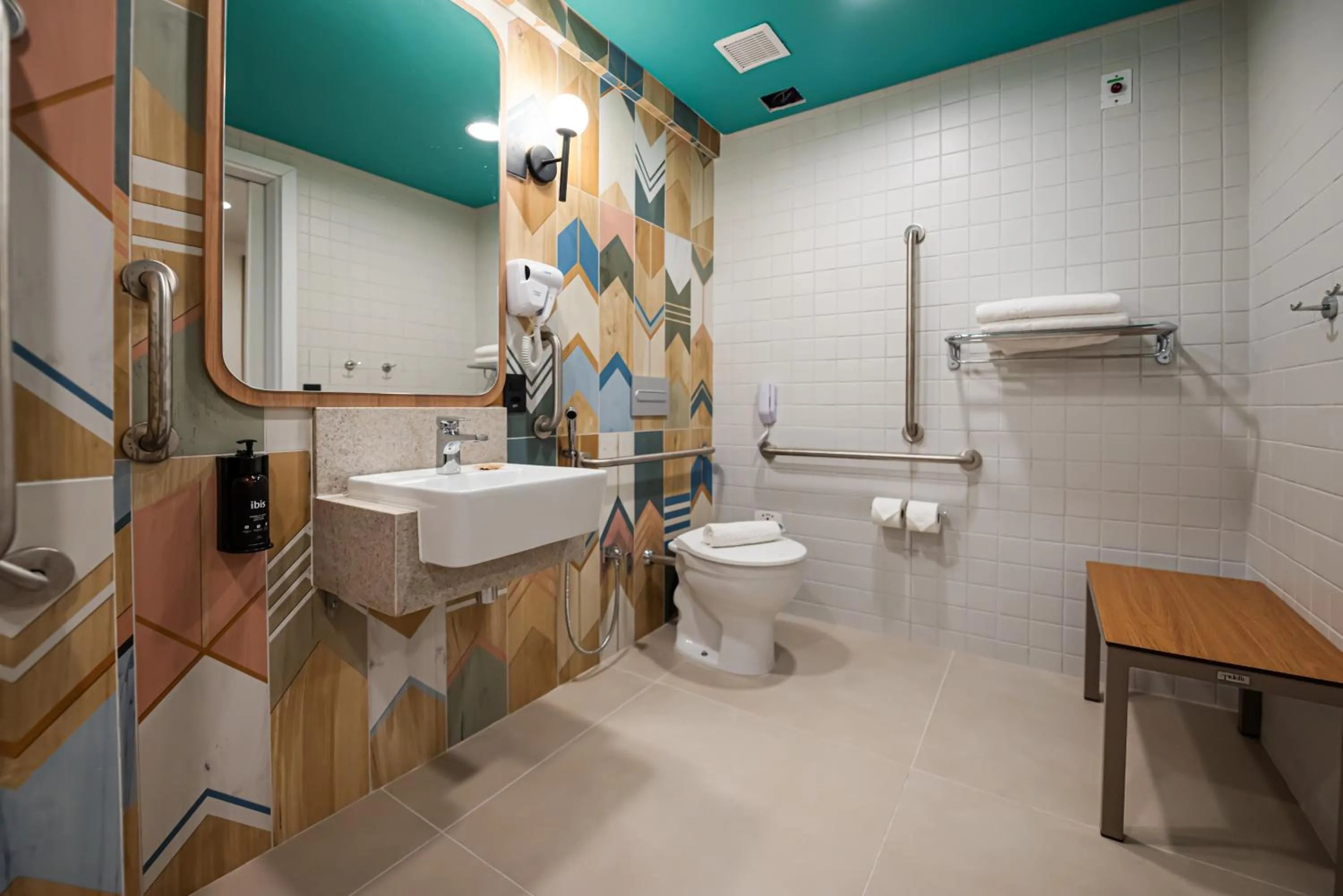 Toilet in Ibis Styles Maragogi - O primeiro Ibis Styles pé na areia do Brasil