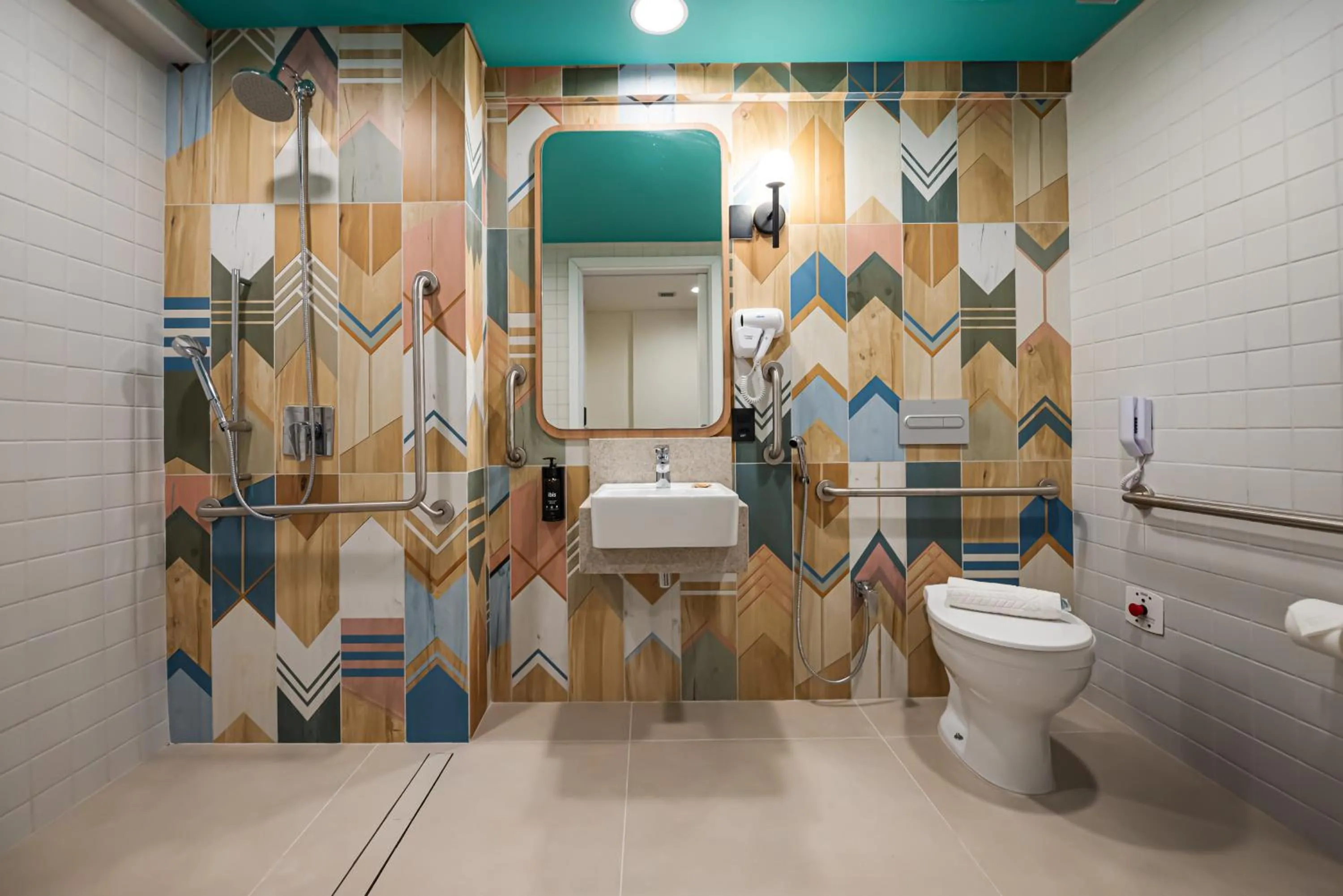 Bathroom in Ibis Styles Maragogi - O primeiro Ibis Styles pé na areia do Brasil