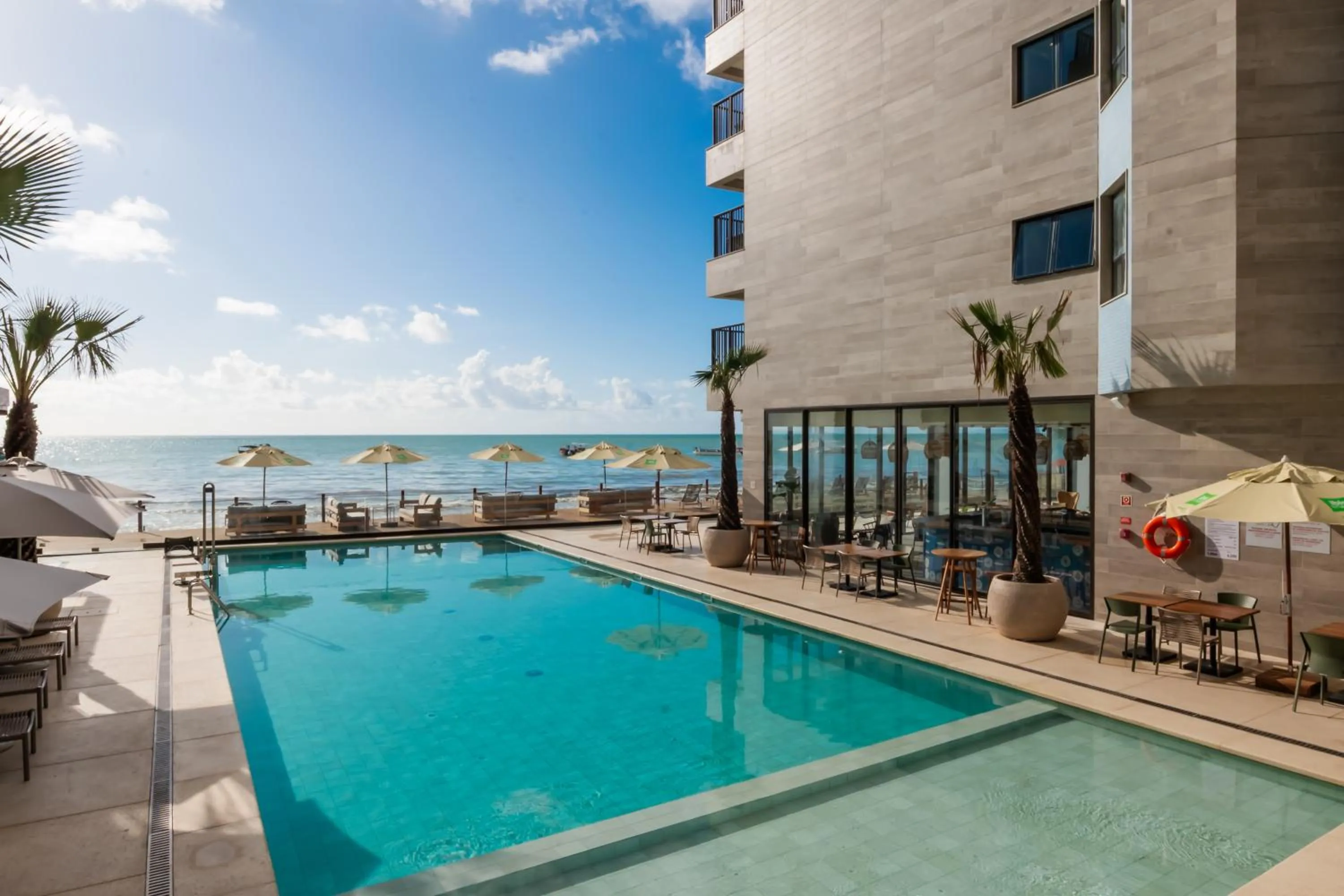 Pool view in Ibis Styles Maragogi - O primeiro Ibis Styles pé na areia do Brasil