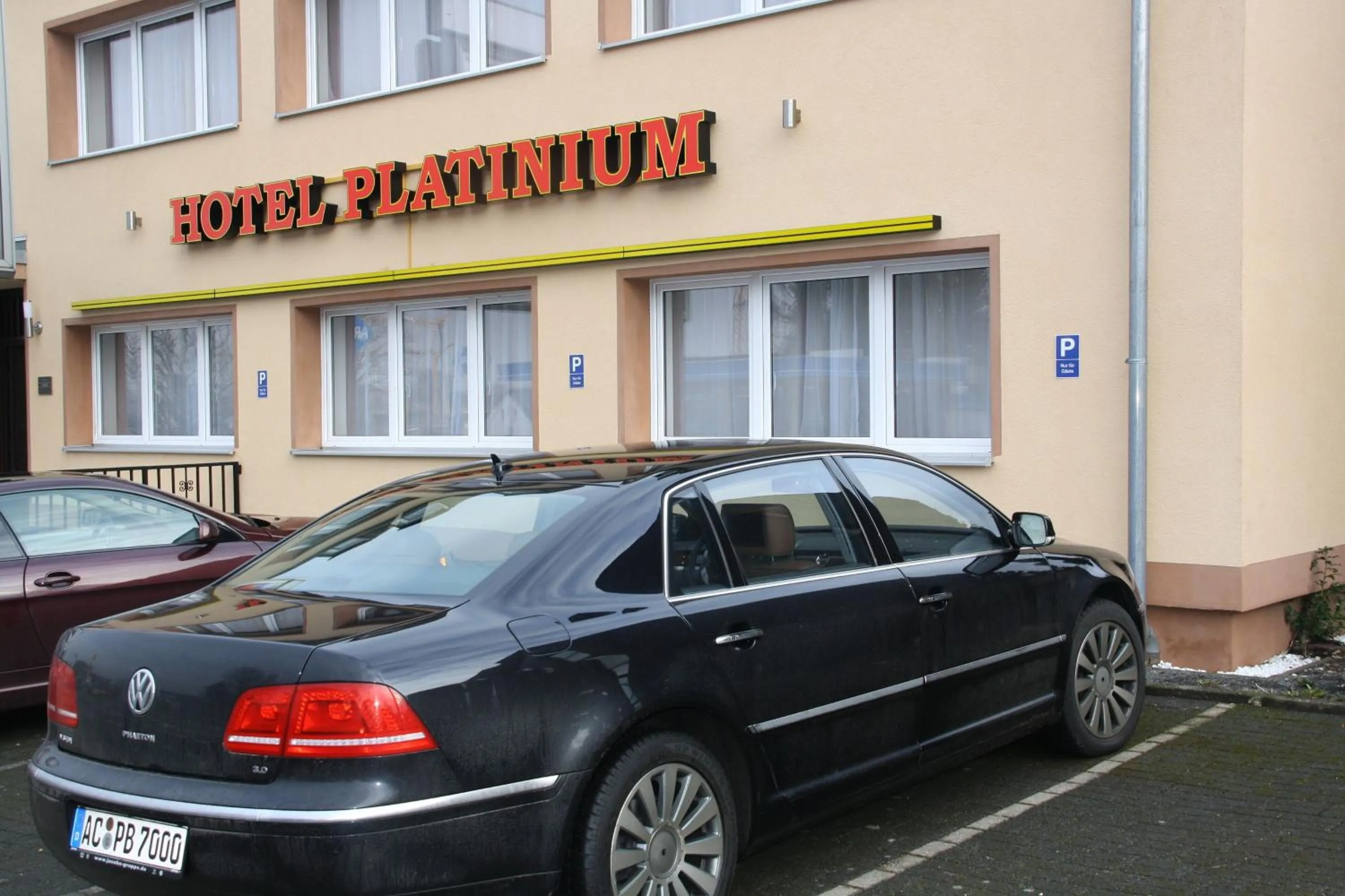 Facade/entrance in Hotel Platinium