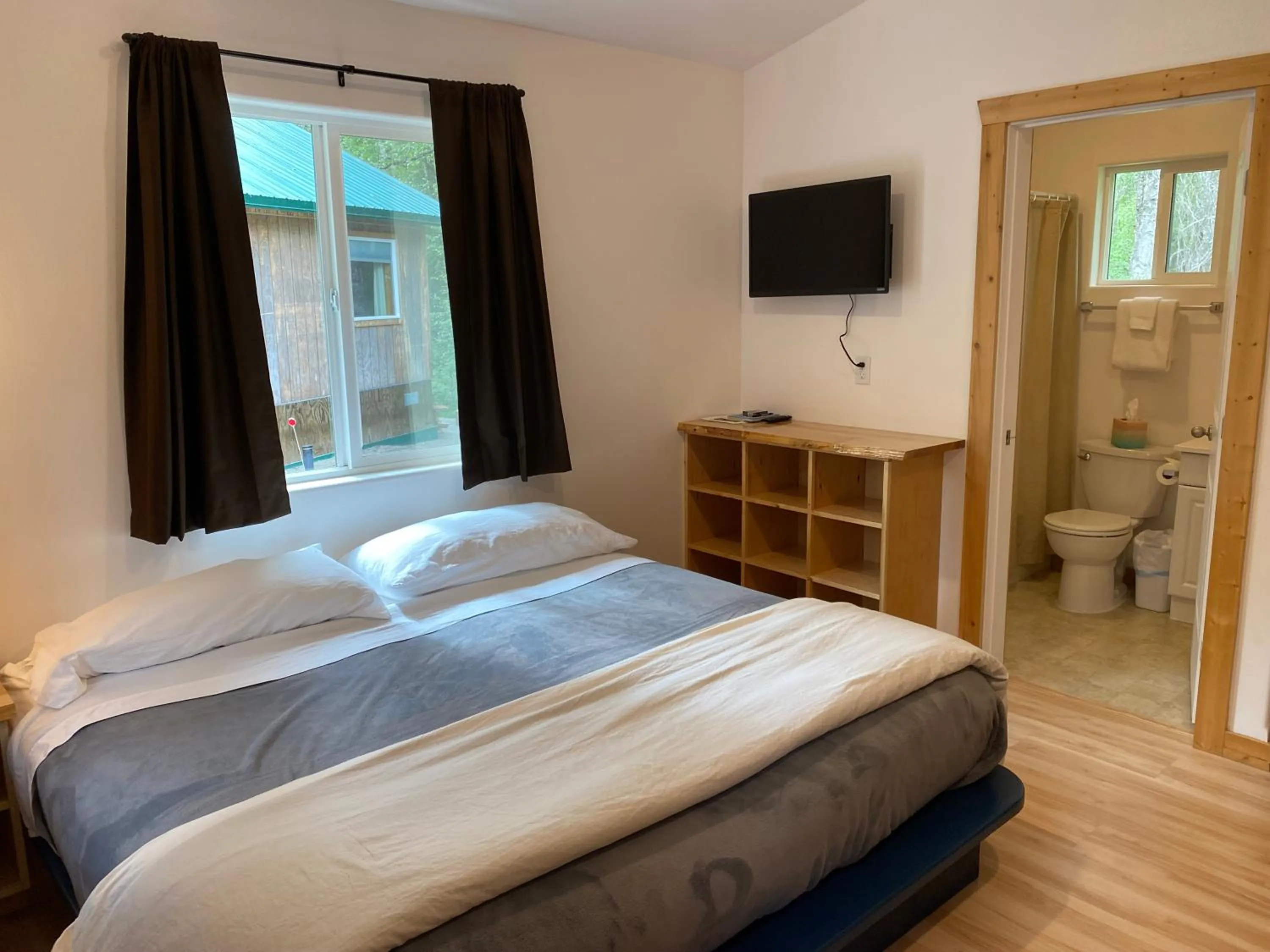 Bed in Talkeetna Wilderness Lodge & Cabin Rentals