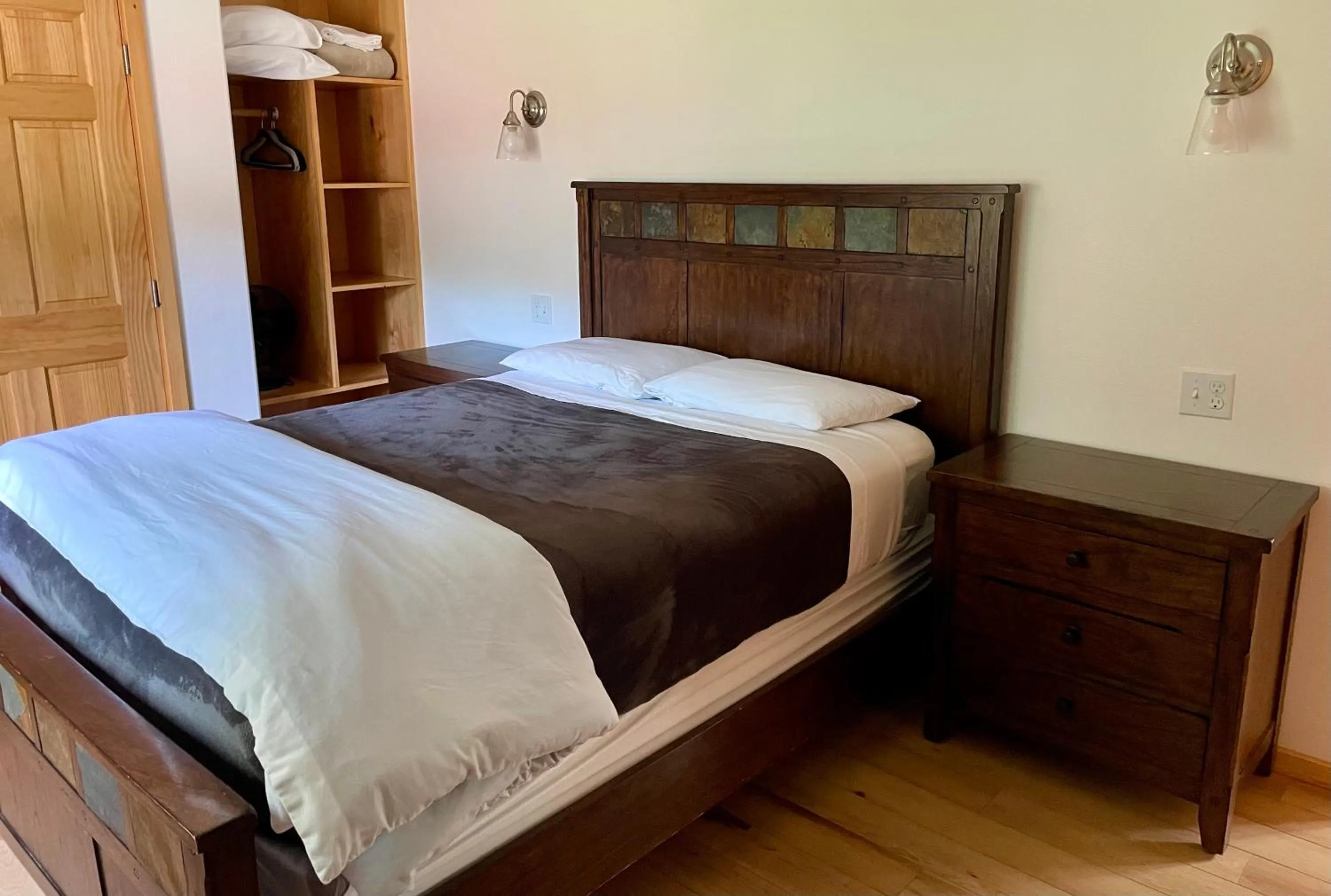 Bed in Talkeetna Wilderness Lodge & Cabin Rentals