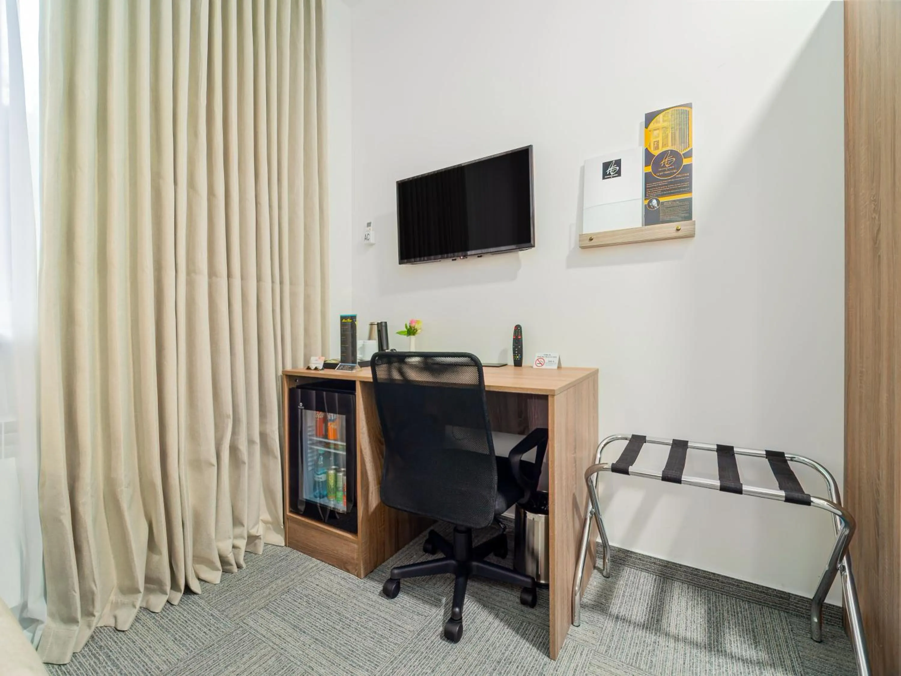 minibar, Bed in TA Collection Hotel