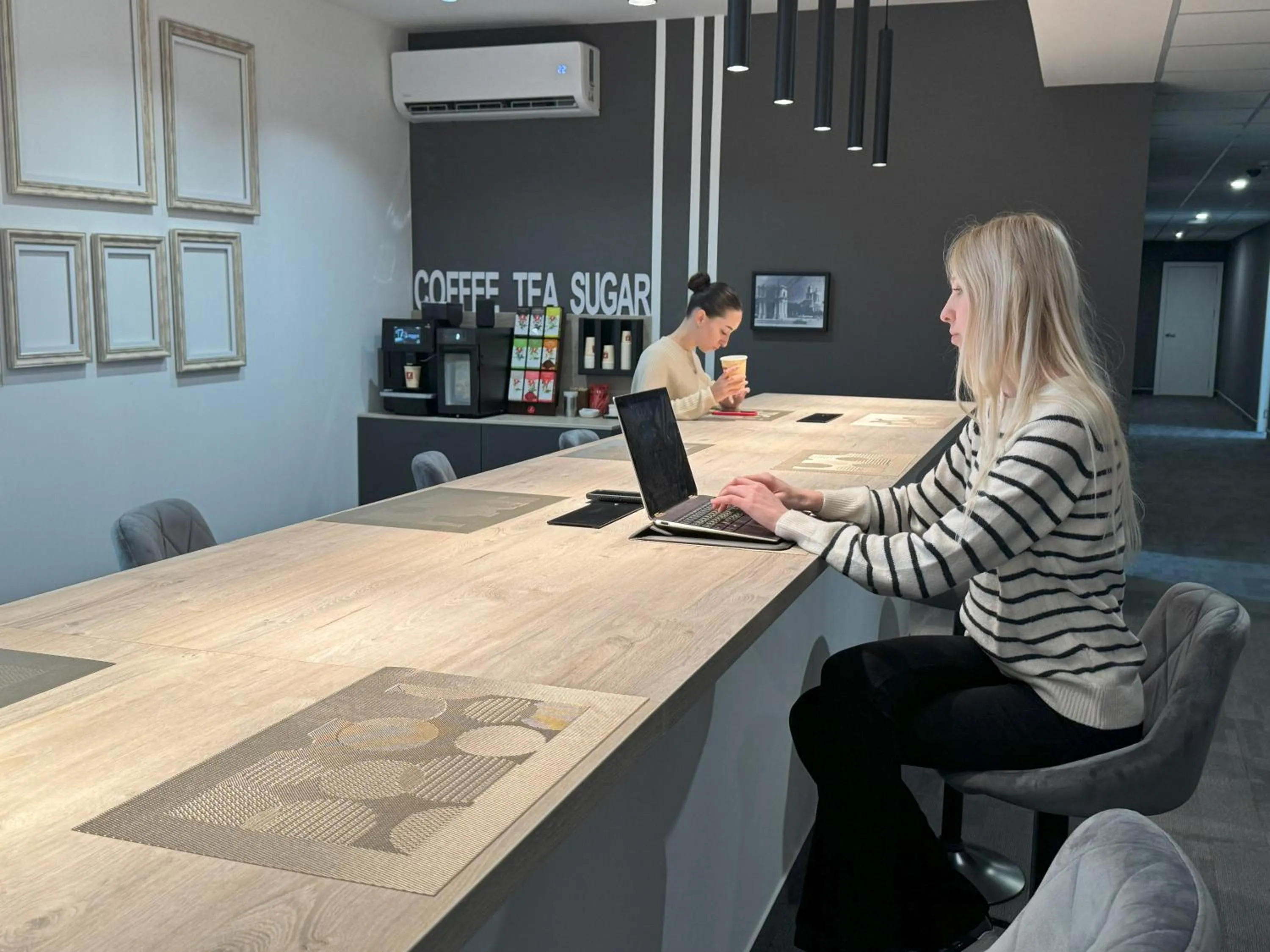 Restaurant/places to eat in TA Collection Hotel