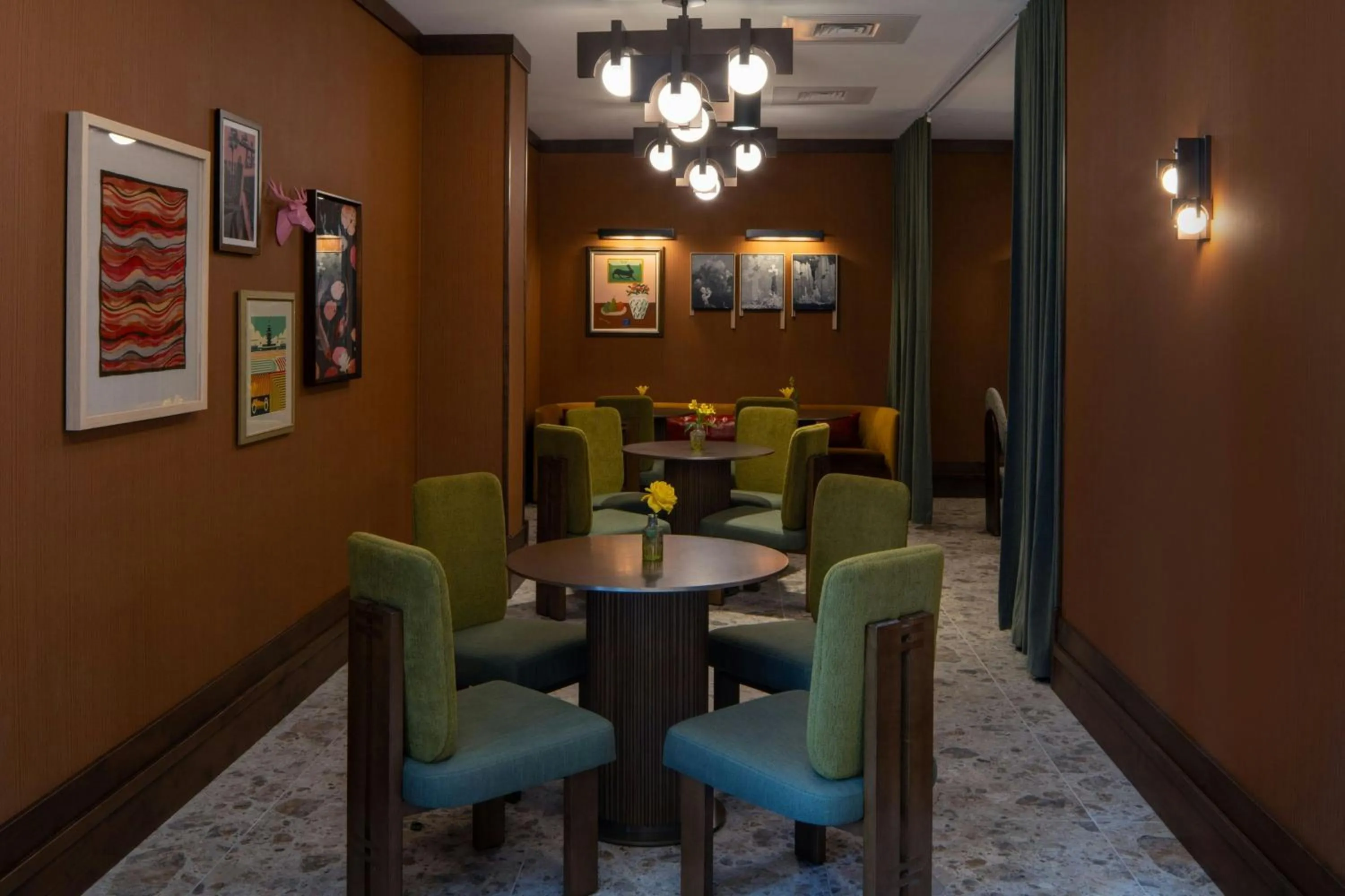 Lounge or bar in The Tallison Hotel, a Tribute Portfolio Hotel