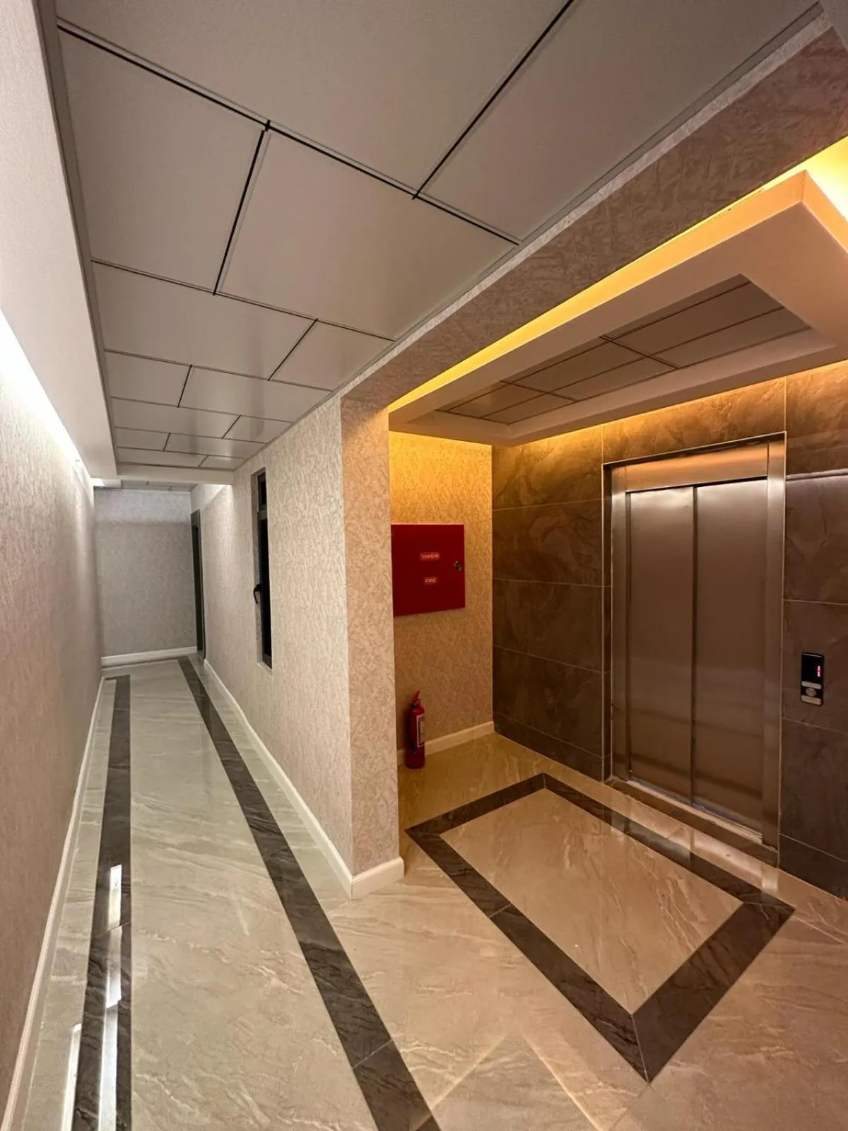 elevator in Otel OrtaDoğu
