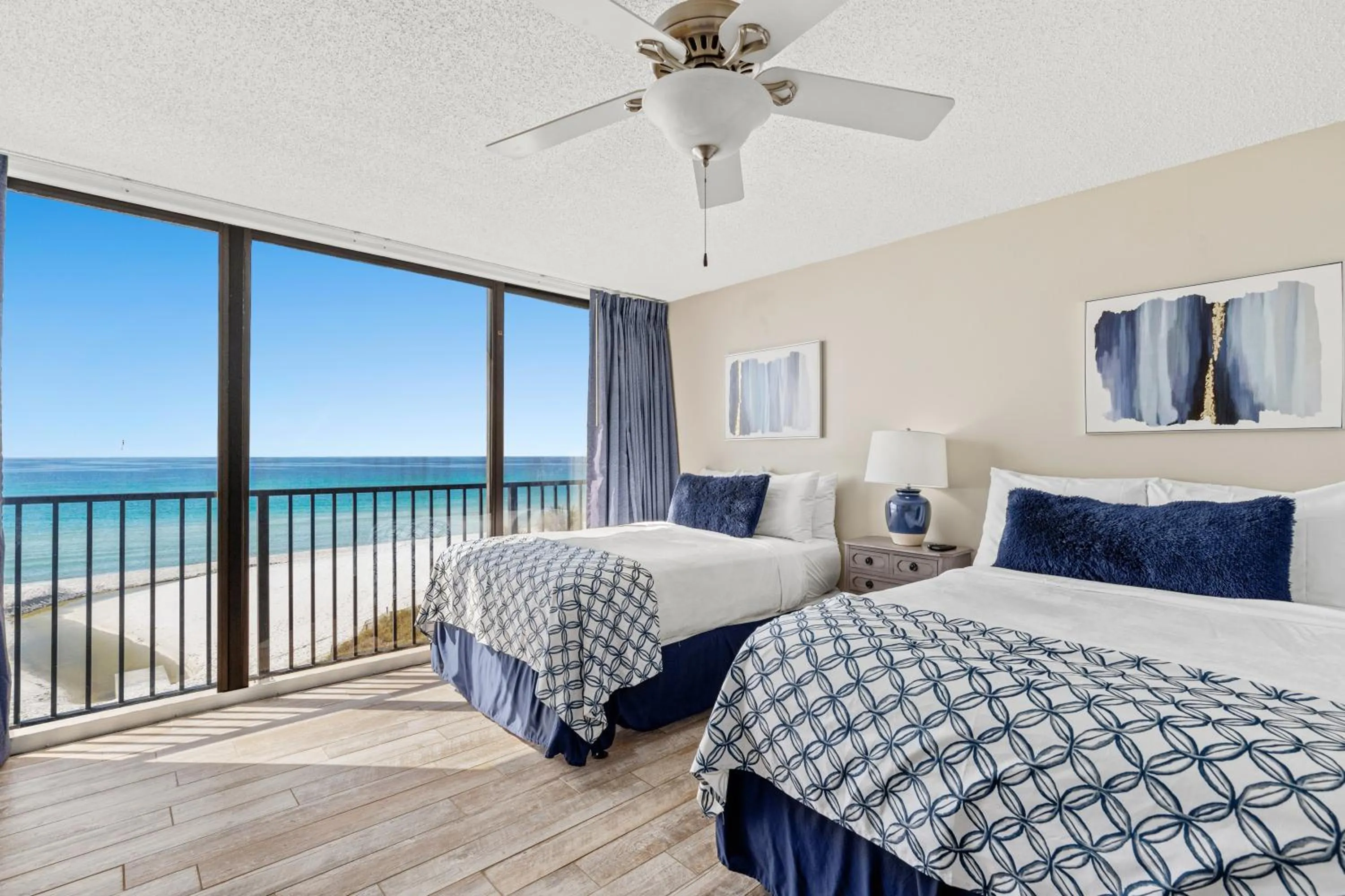 Bed in Sandpiper Beacon Beach Resort