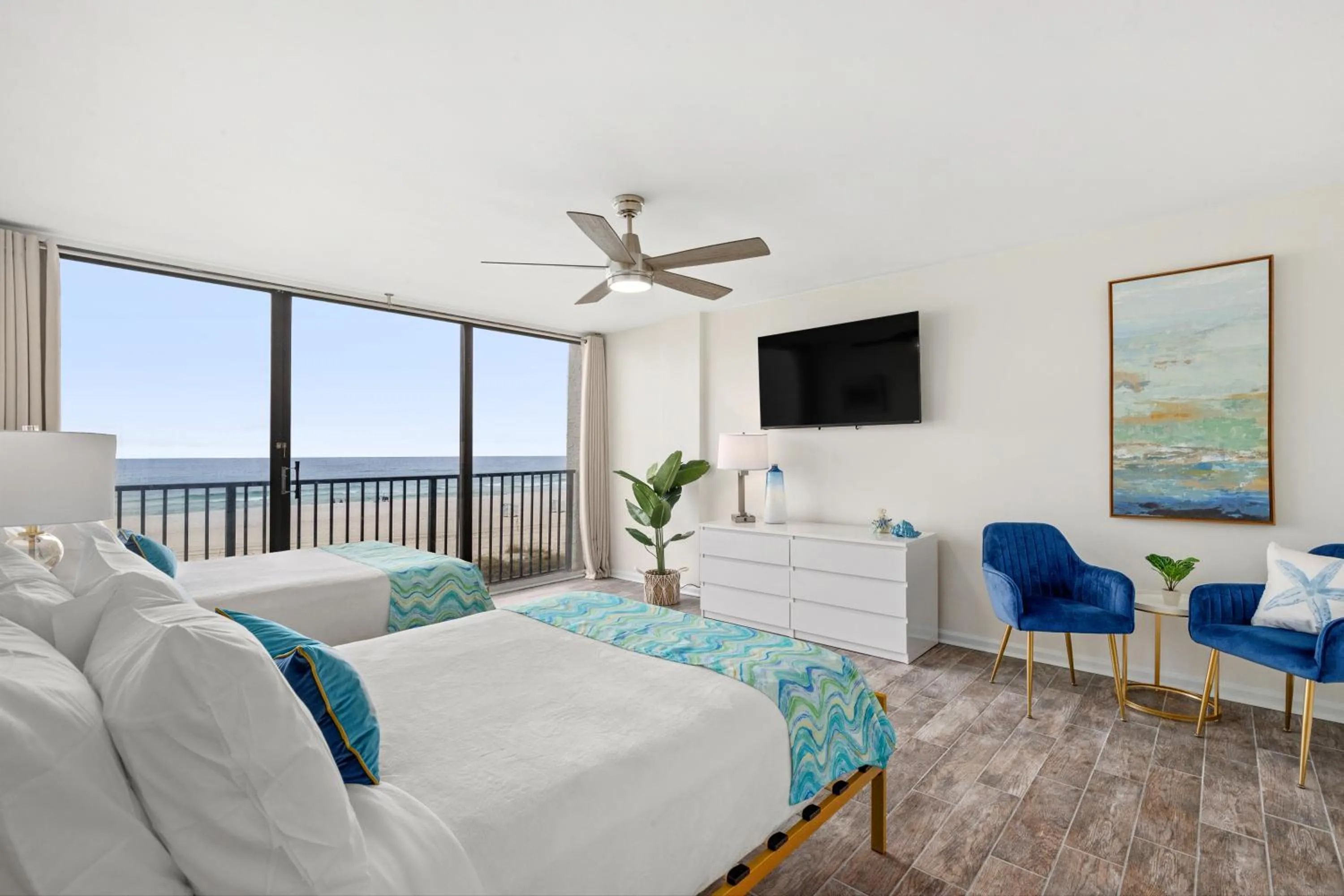 Bed in Sandpiper Beacon Beach Resort