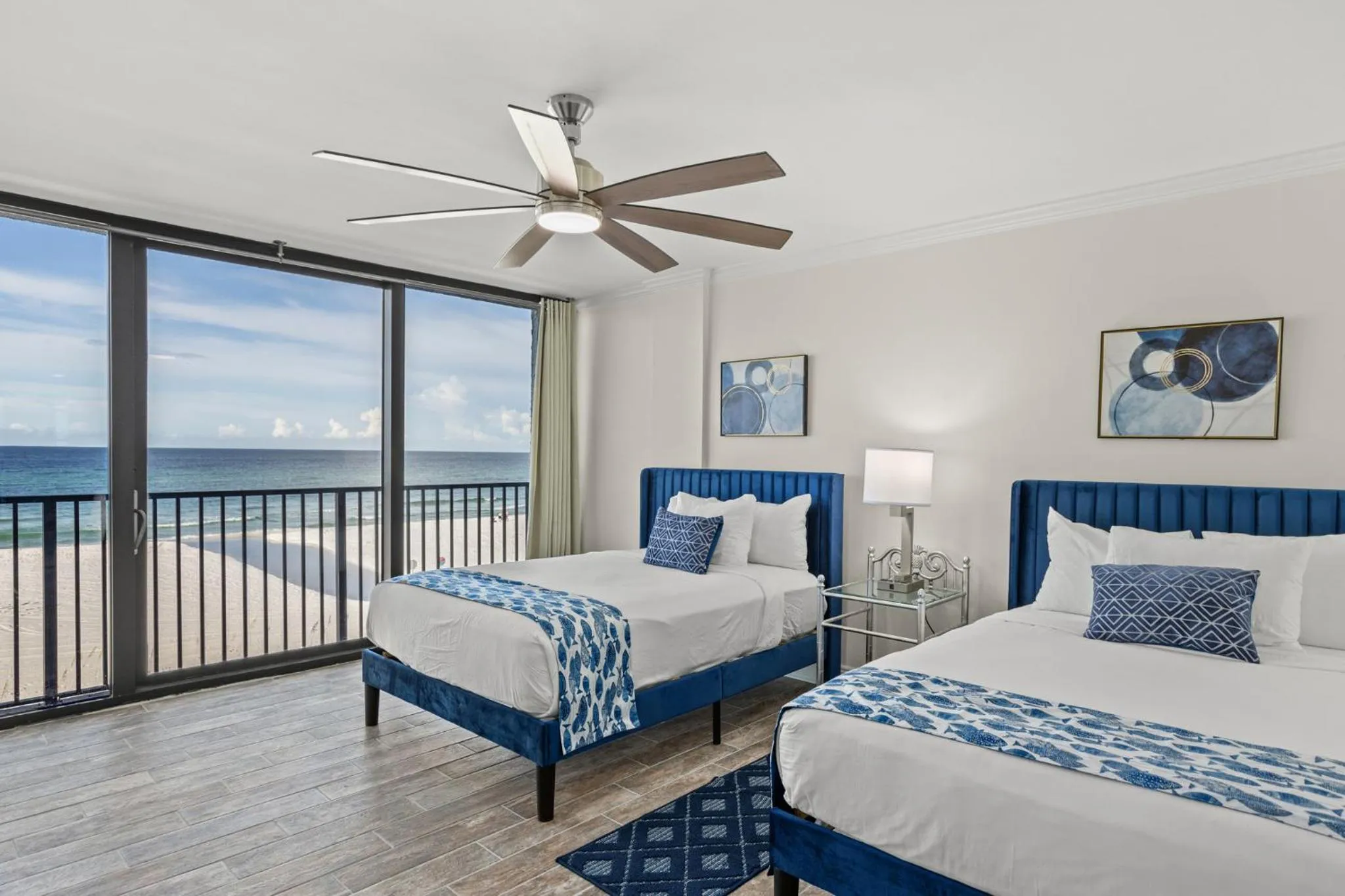 Bed in Sandpiper Beacon Beach Resort