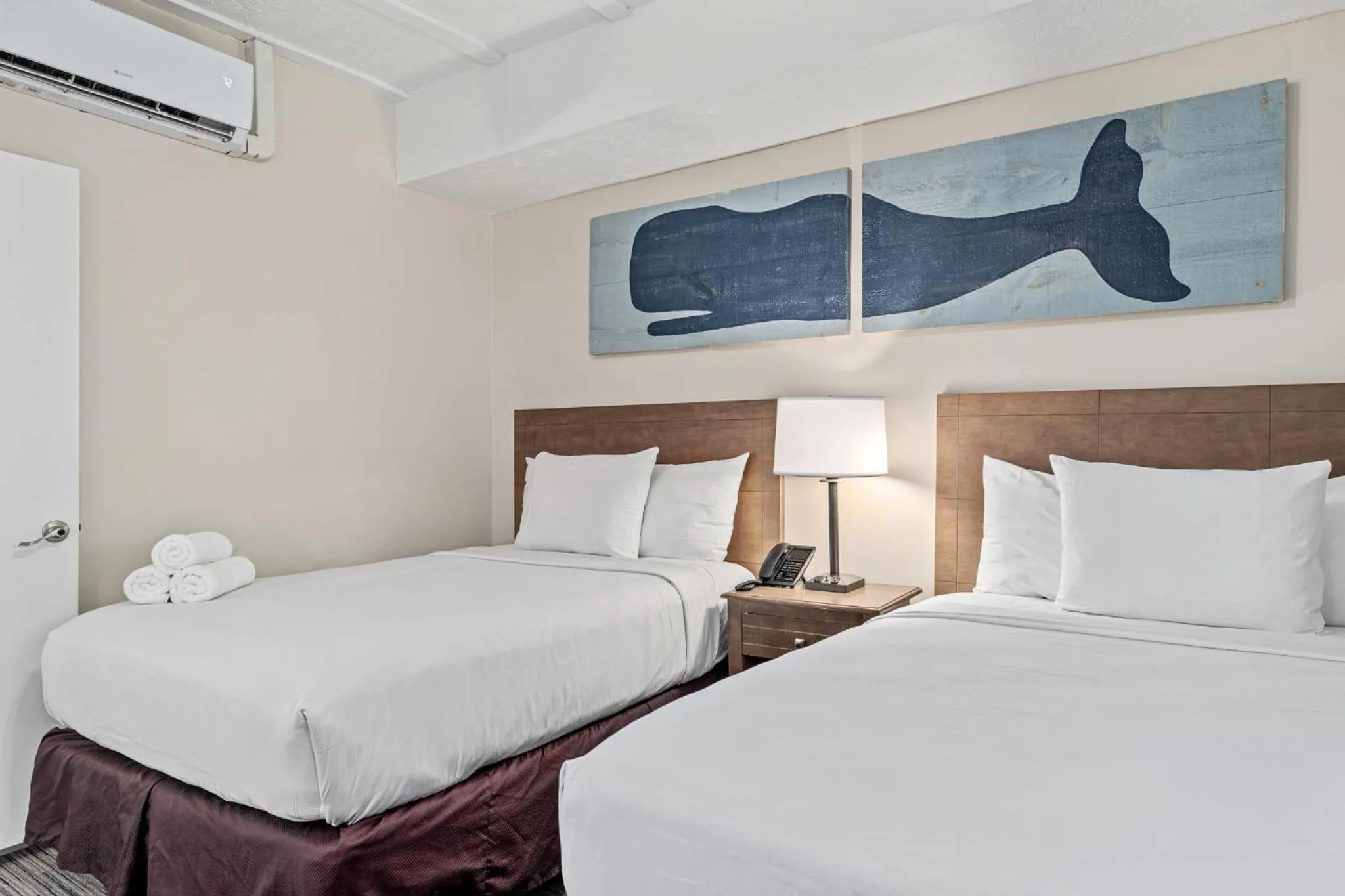 Bed in Sandpiper Beacon Beach Resort