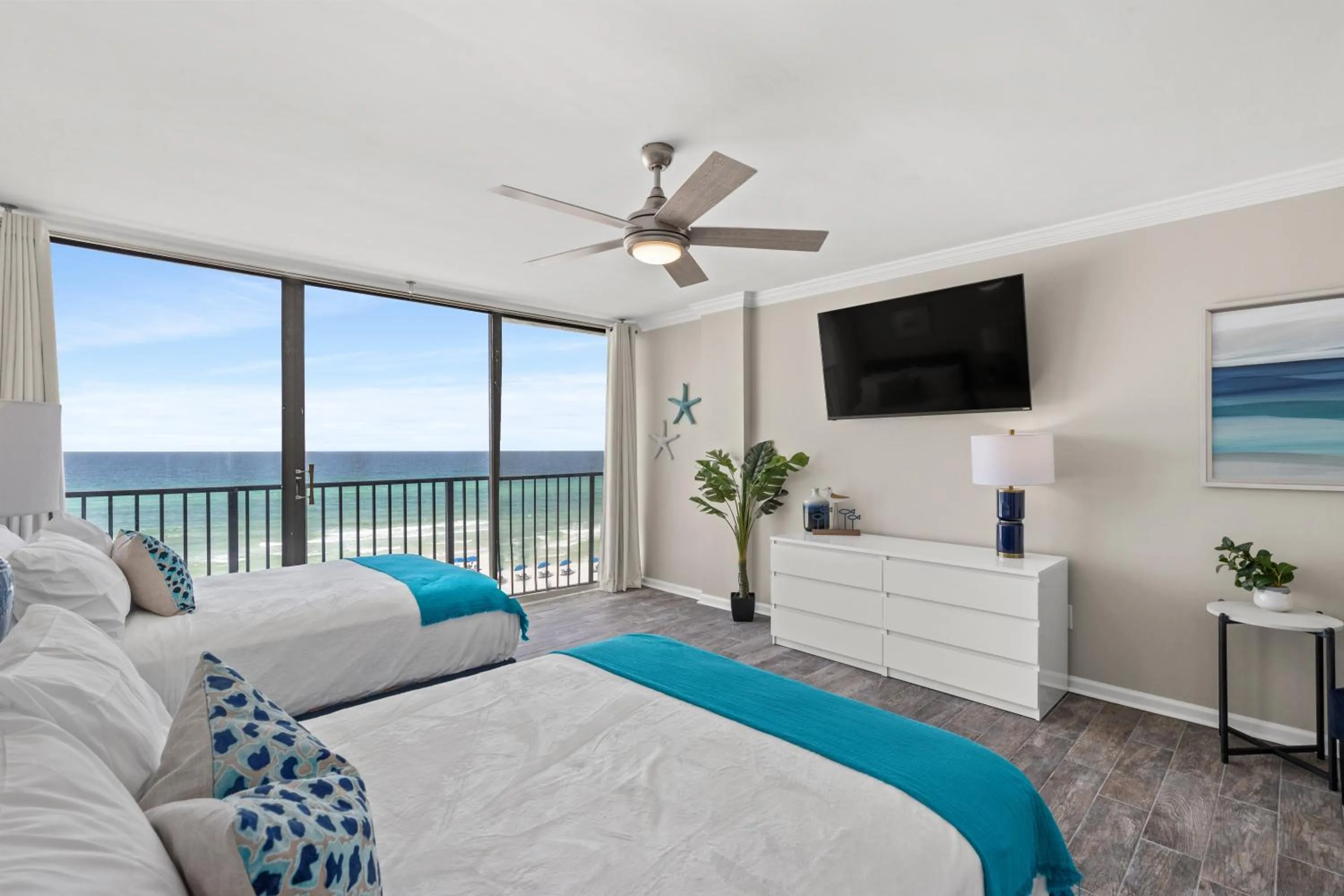 Bed in Sandpiper Beacon Beach Resort