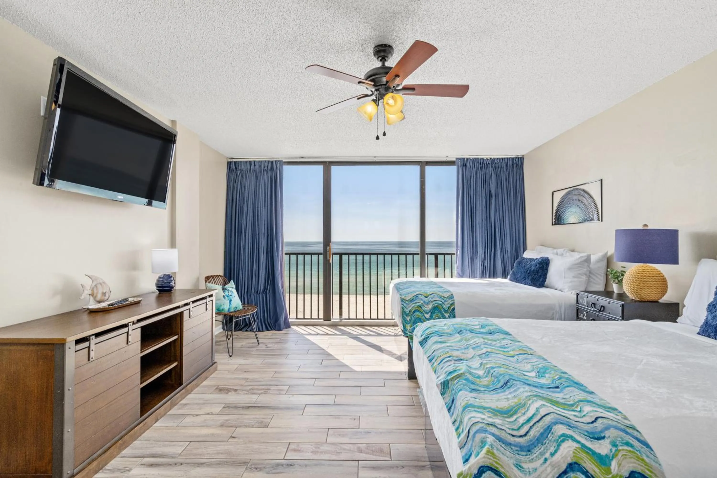 Bed in Sandpiper Beacon Beach Resort