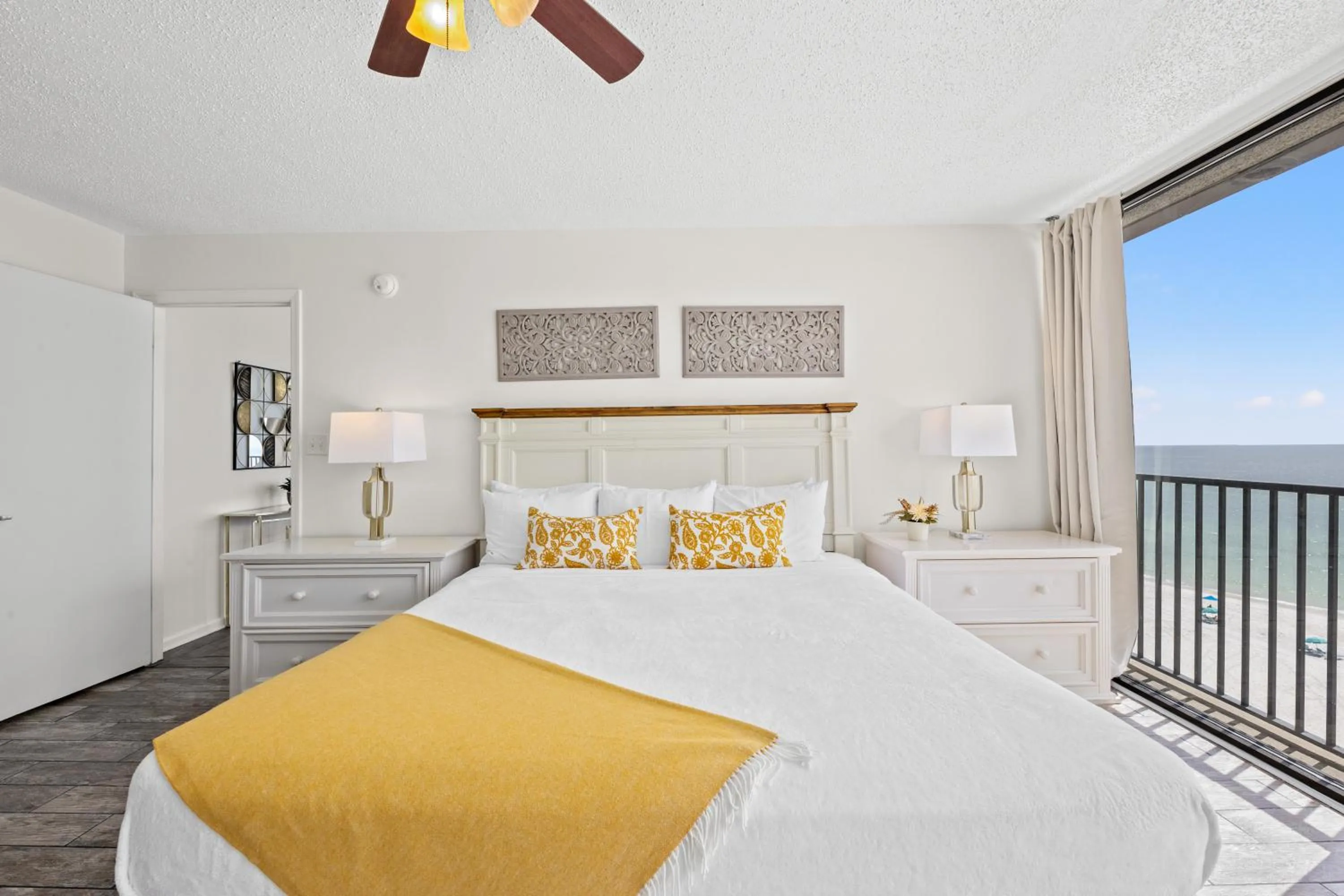 Bed in Sandpiper Beacon Beach Resort