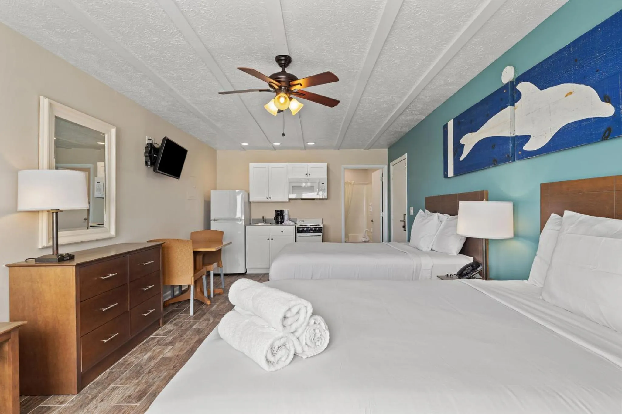 Bed in Sandpiper Beacon Beach Resort