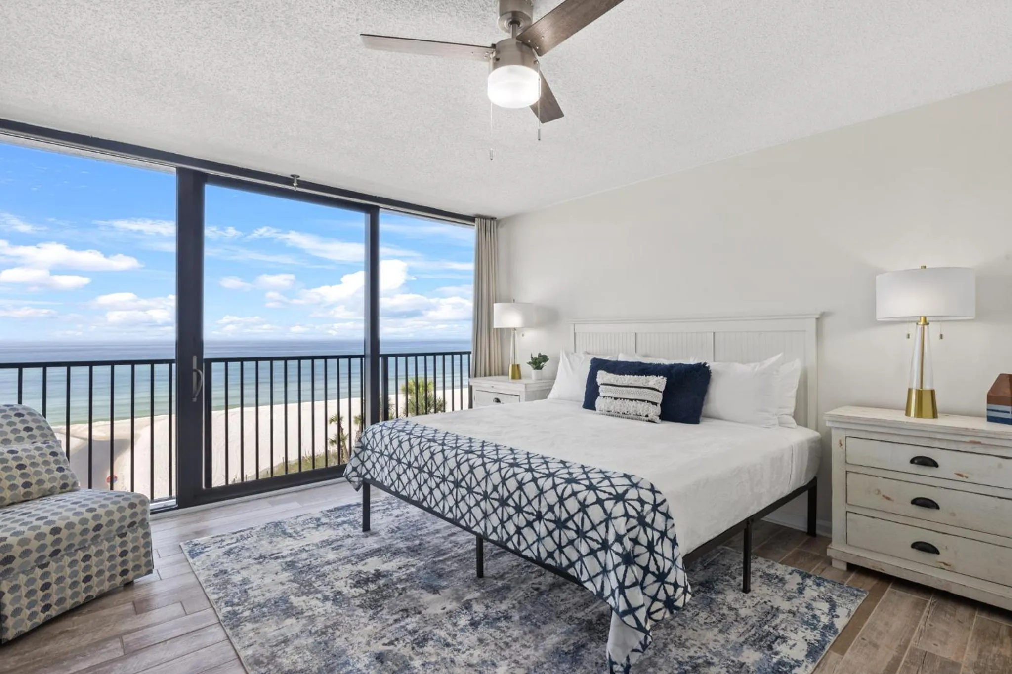 Bed in Sandpiper Beacon Beach Resort