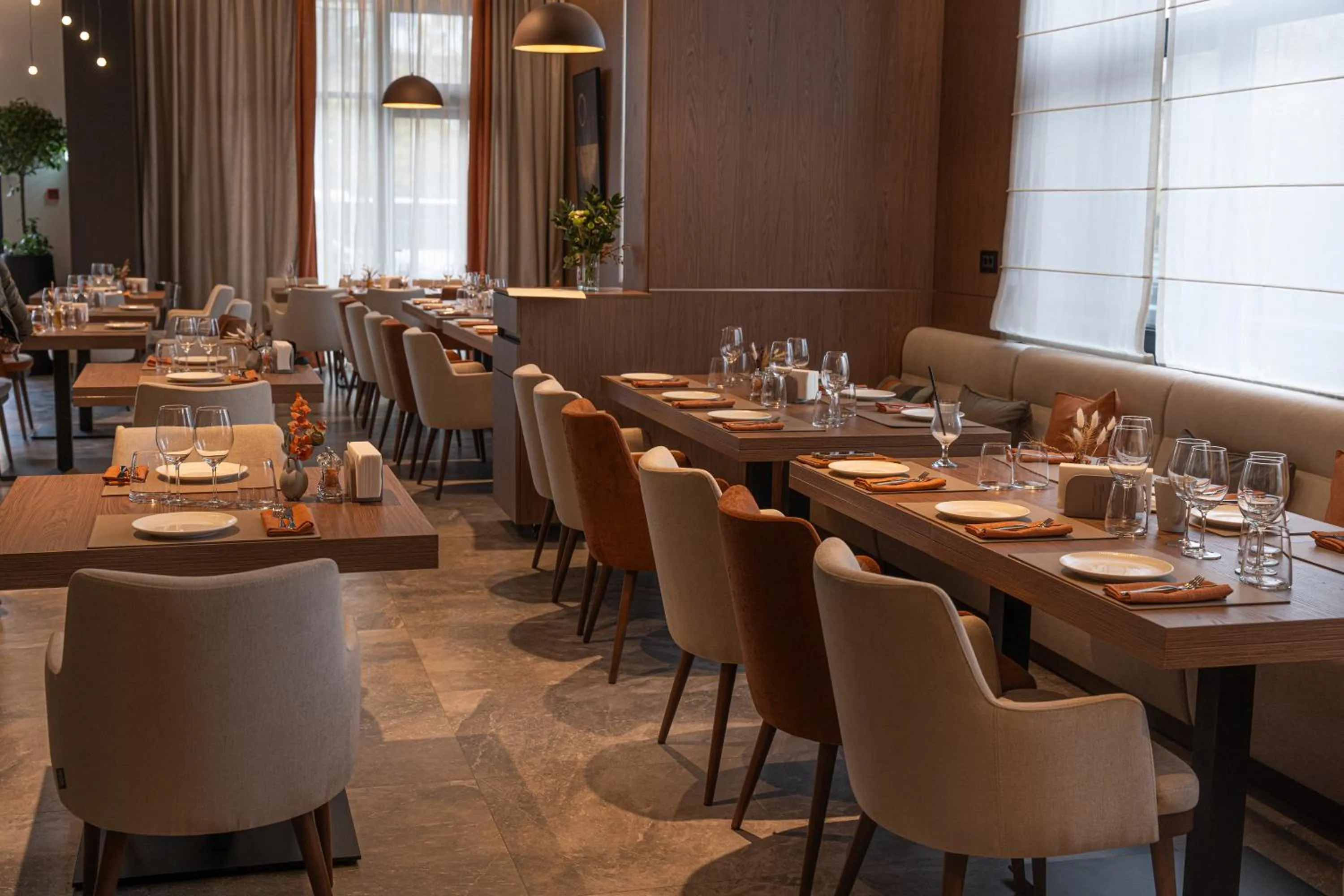 Restaurant/places to eat in Cavar Aparthotel