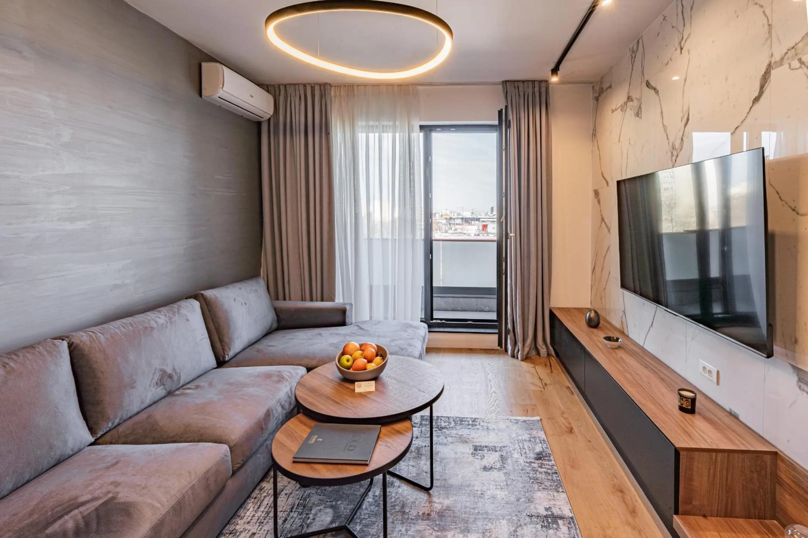 Communal lounge/ TV room in Cavar Aparthotel