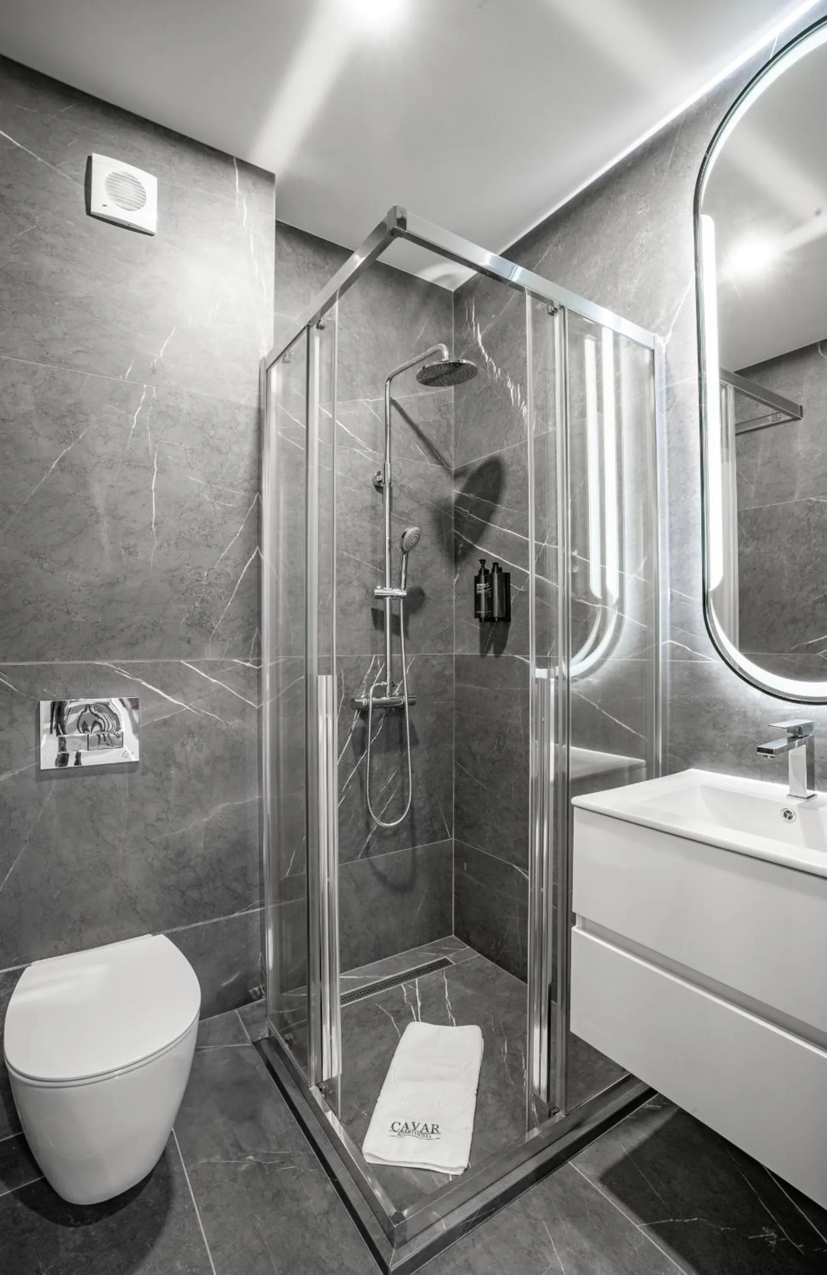 Shower in Cavar Aparthotel